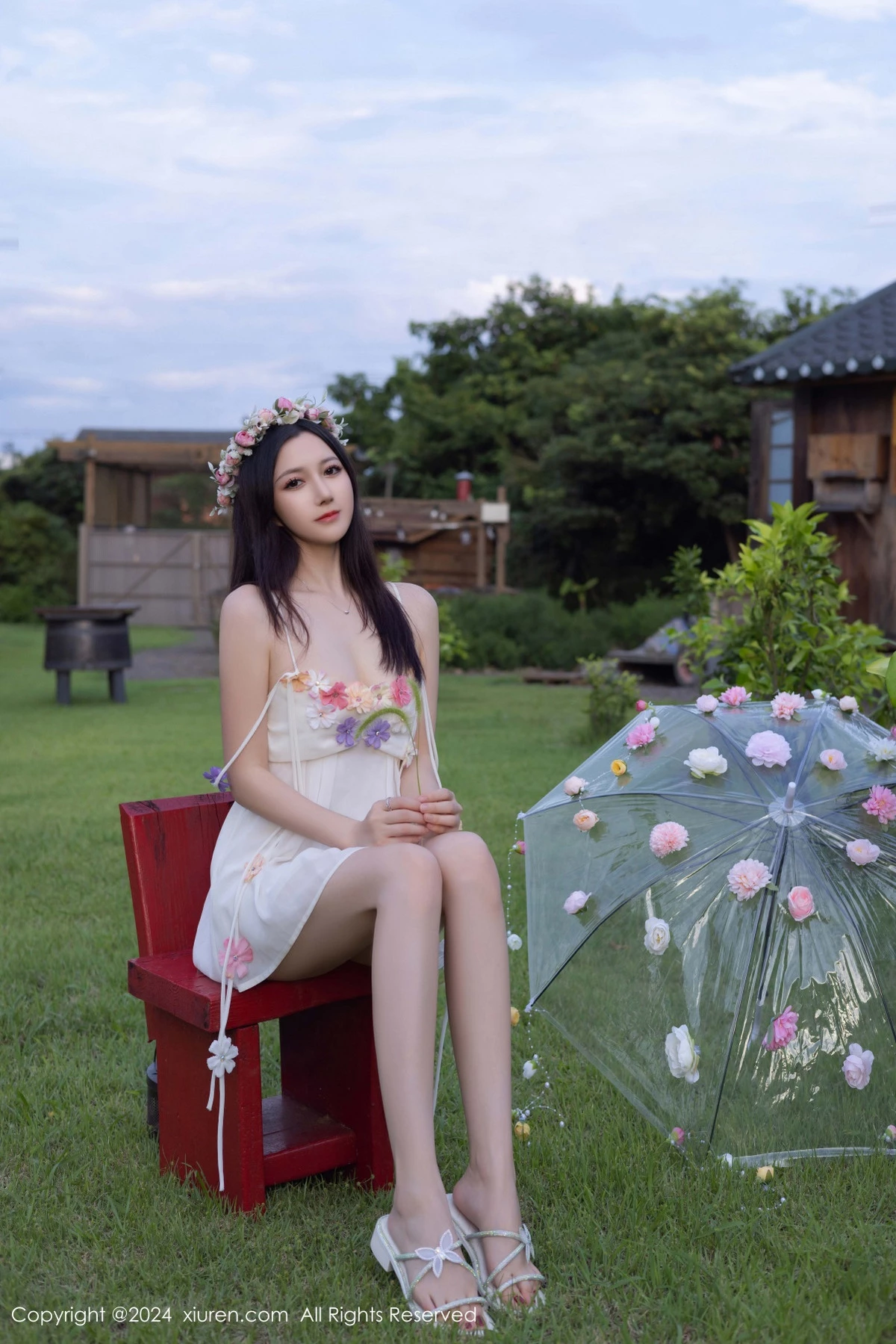 秀人集.com_[XiuRen秀人网]No.9531_模特鱼子酱Fish花朵主题白色吊带配原色丝袜秀曼妙身姿诱惑写真80P