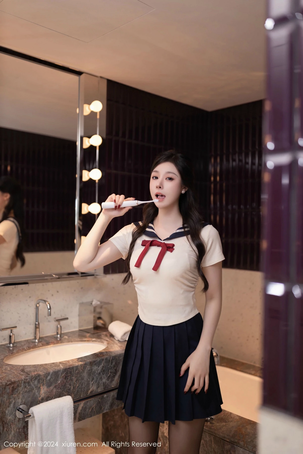 秀人集.com_[XiuRen秀人网]No.9530_模特小逗逗性感JK制服露白色内衣配超薄黑丝秀曼妙身姿诱惑写真80P