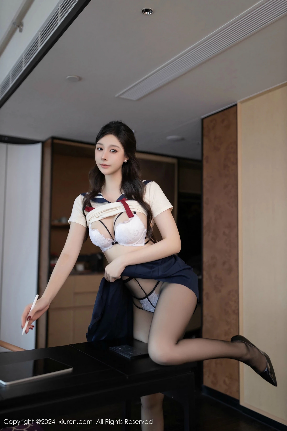 秀人集.com_[XiuRen秀人网]No.9530_模特小逗逗性感JK制服露白色内衣配超薄黑丝秀曼妙身姿诱惑写真80P