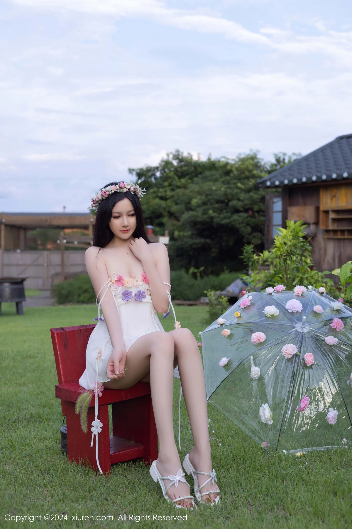 秀人集.com_[XiuRen秀人网]No.9531_模特鱼子酱Fish花朵主题白色吊带配原色丝袜秀曼妙身姿诱惑写真80P