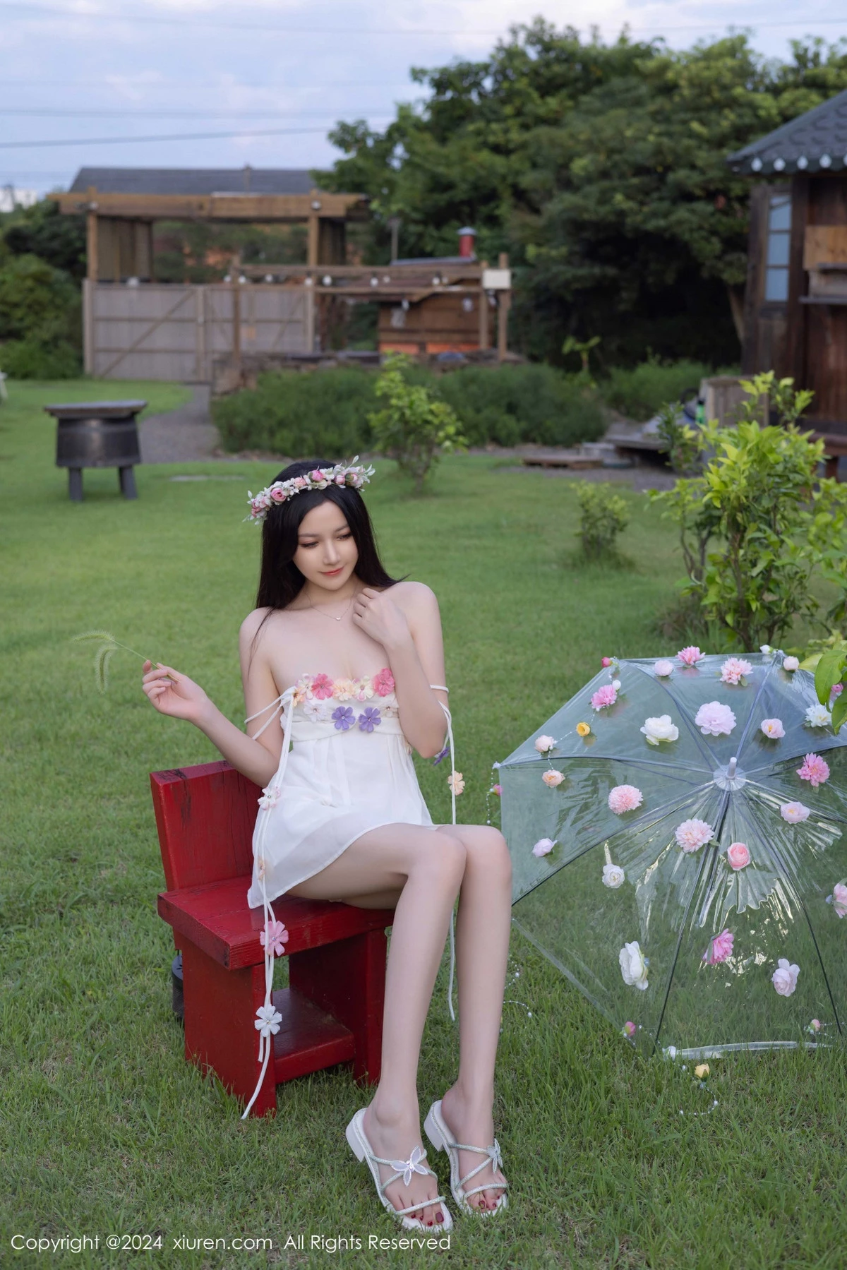 秀人集.com_[XiuRen秀人网]No.9531_模特鱼子酱Fish花朵主题白色吊带配原色丝袜秀曼妙身姿诱惑写真80P