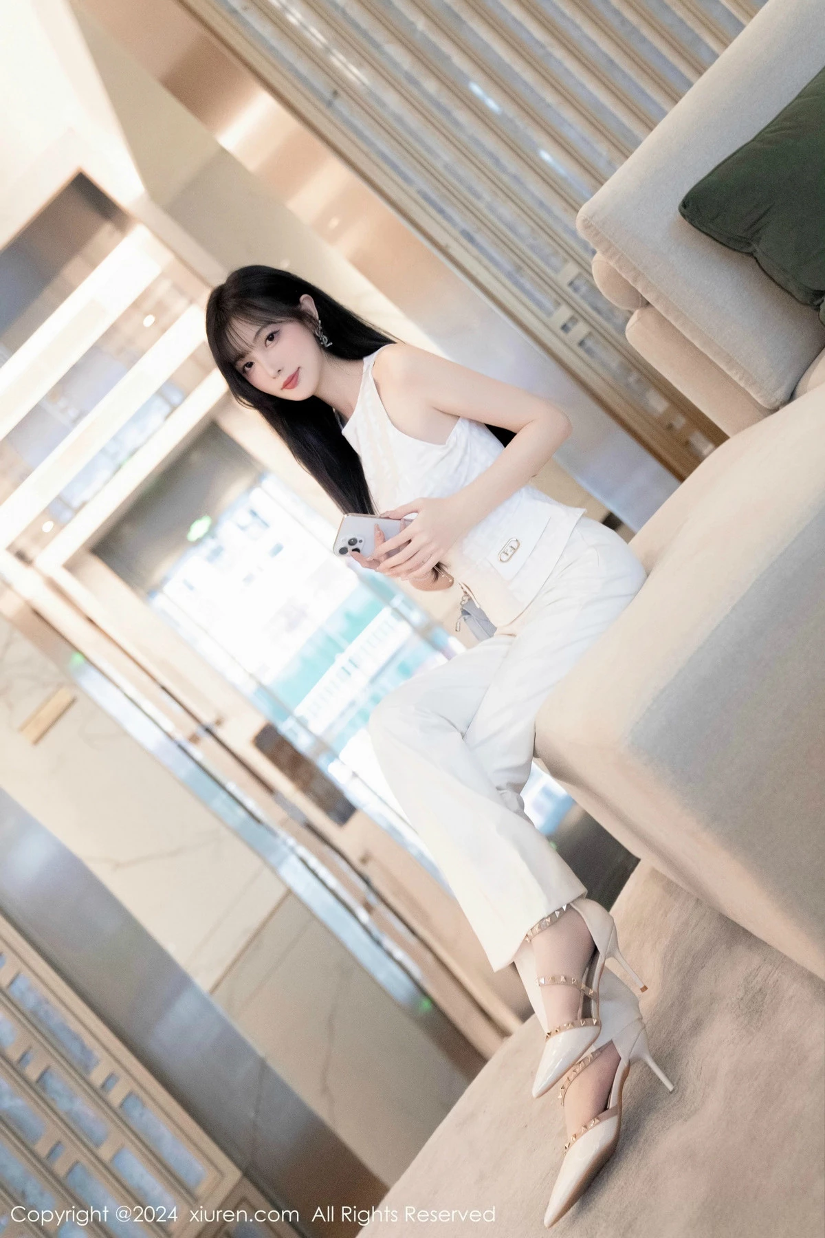 秀人集.com_[XiuRen秀人网]No.9528_模特林星阑性感白上衣配简约长裤露白色内衣秀曼妙身姿诱惑写真84P