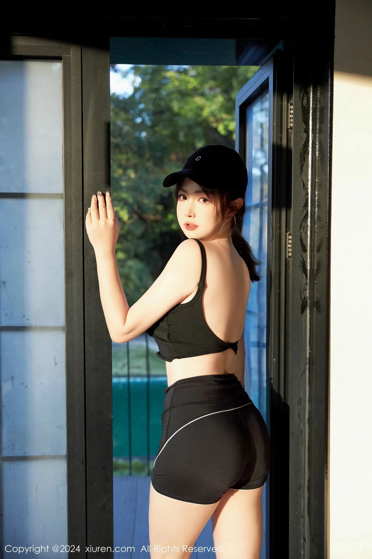 秀人集.com_[XiuRen秀人网]No.9549_模特养乐多Doll性感深色运动服饰秀丰满身材白嫩美腿诱惑写真52P