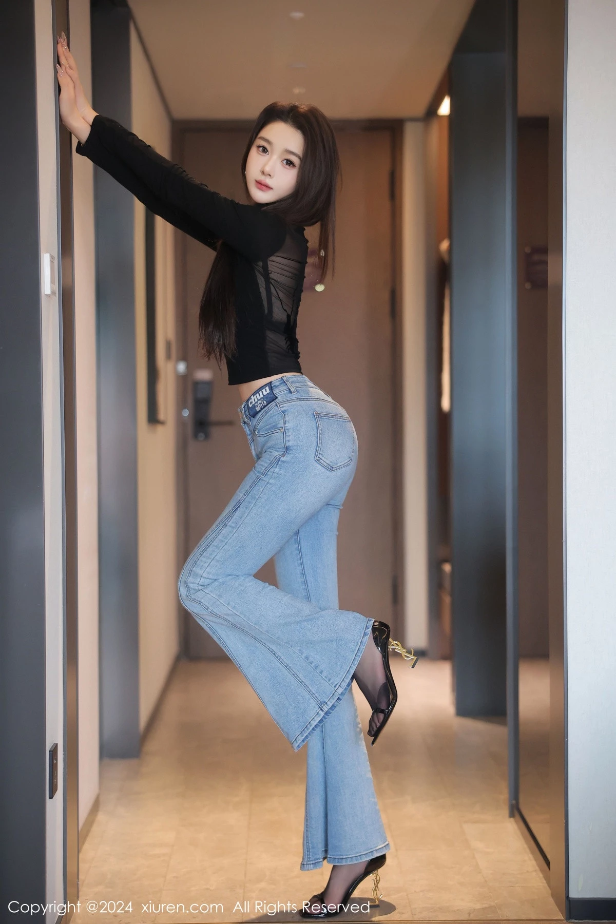 秀人集.com_[XiuRen秀人网]No.9555_模特Candy糖糖性感黑色上衣露黑色内衣配超薄黑丝极致魅惑写真76P