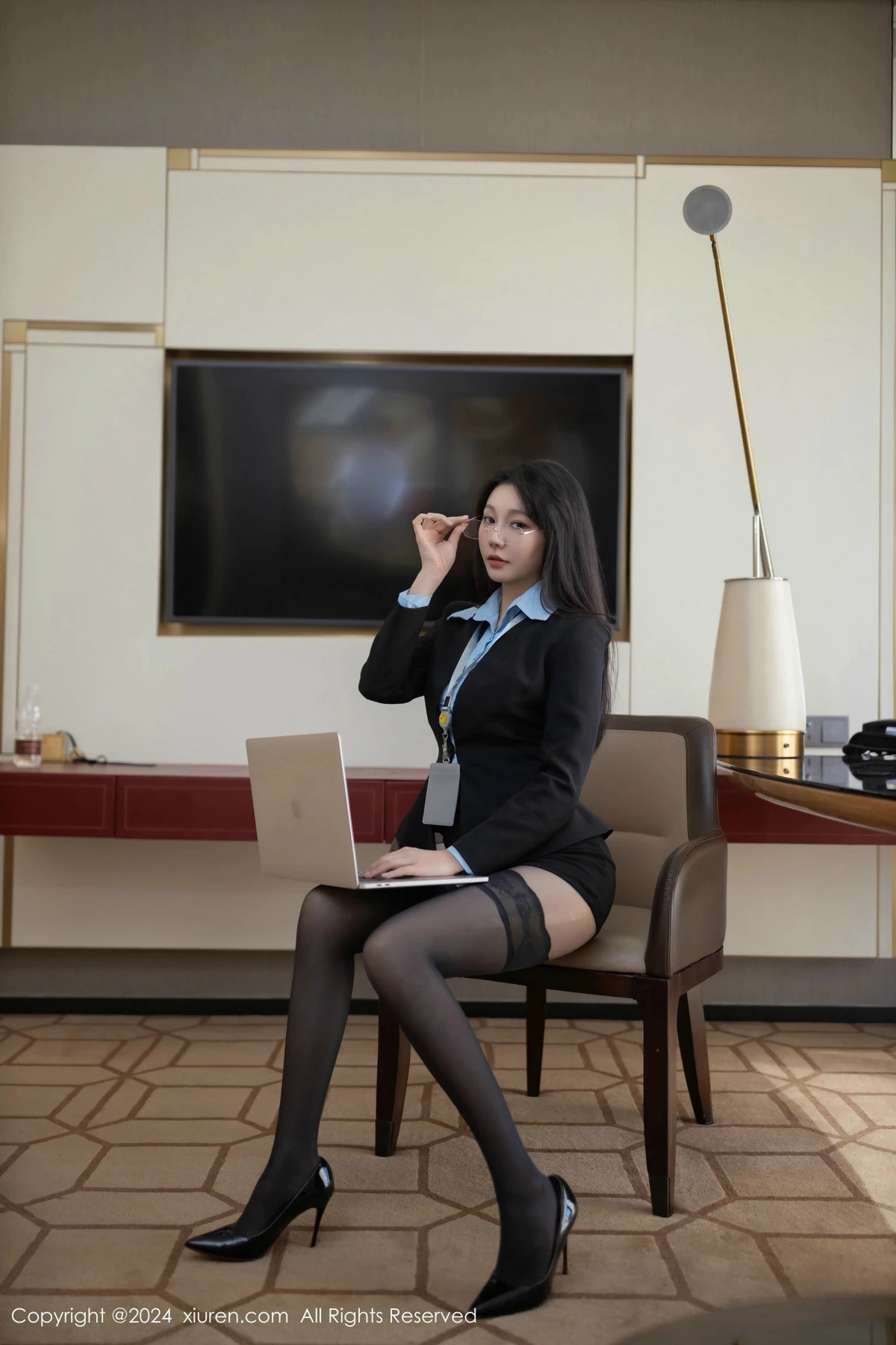 秀人集.com_[XiuRen秀人网]No.9469_模特安然anran职场主题性感黑色OL服饰配黑丝吊袜秀美腿诱惑写真80P