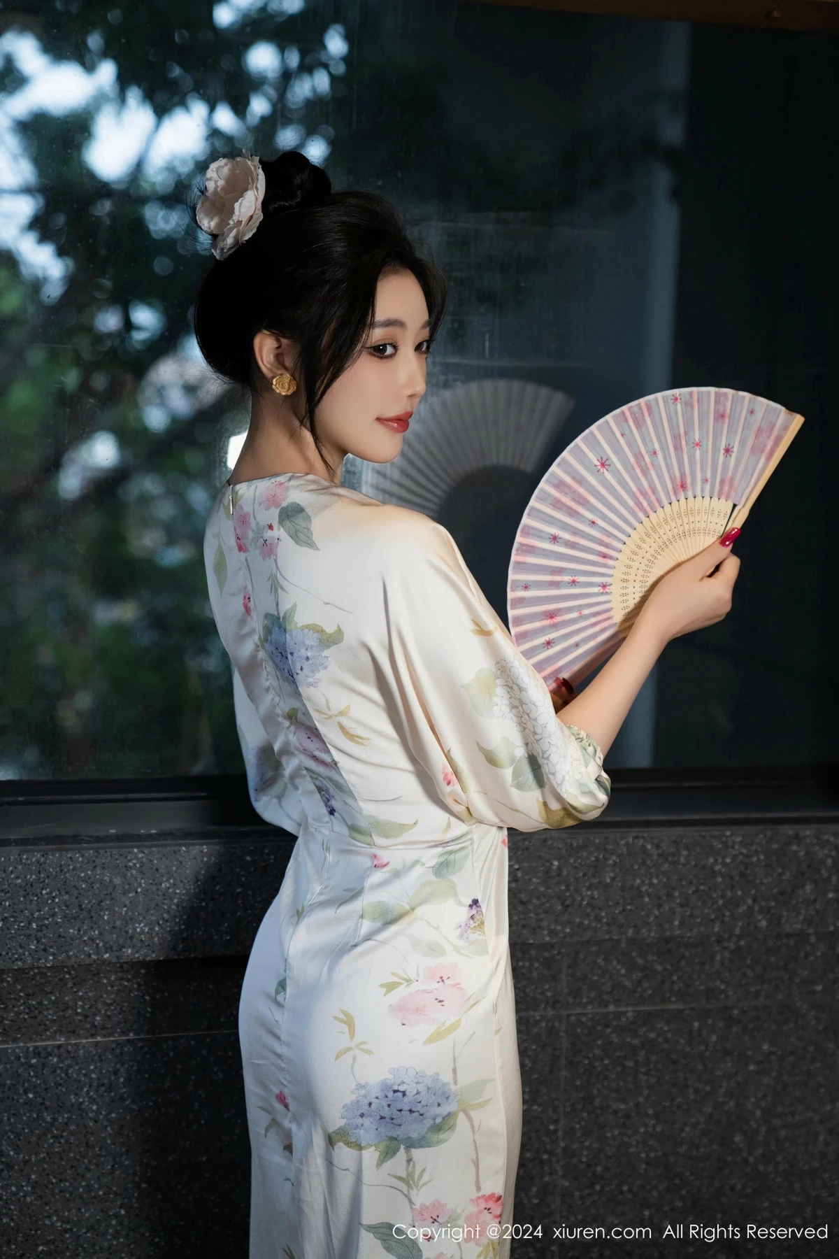 秀人集.com_[XiuRen秀人网]No.9470_女神杨晨晨Yome白色连衣裙+红色蕾丝情趣内衣秀丰腴身材诱惑写真99P