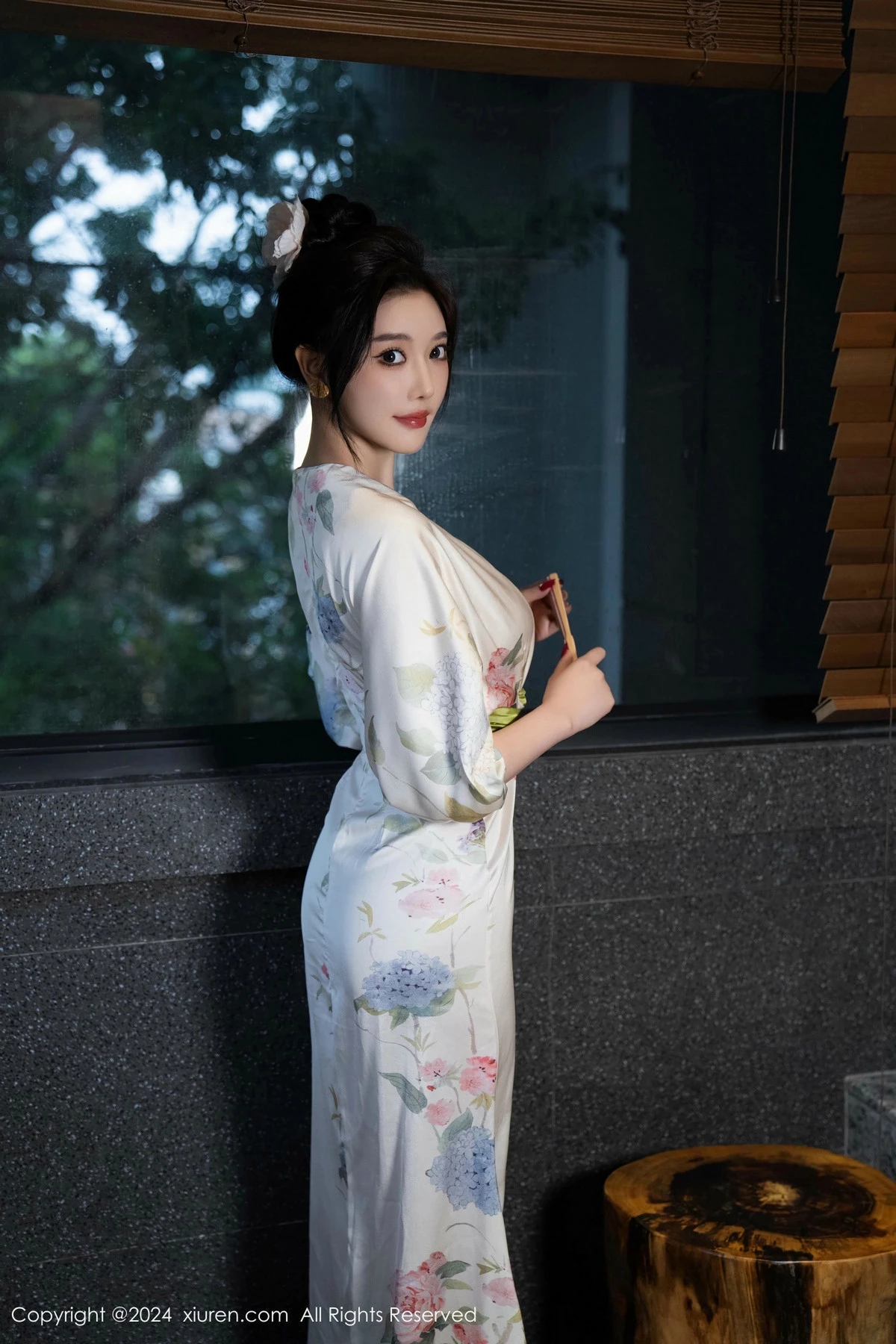 秀人集.com_[XiuRen秀人网]No.9470_女神杨晨晨Yome白色连衣裙+红色蕾丝情趣内衣秀丰腴身材诱惑写真99P