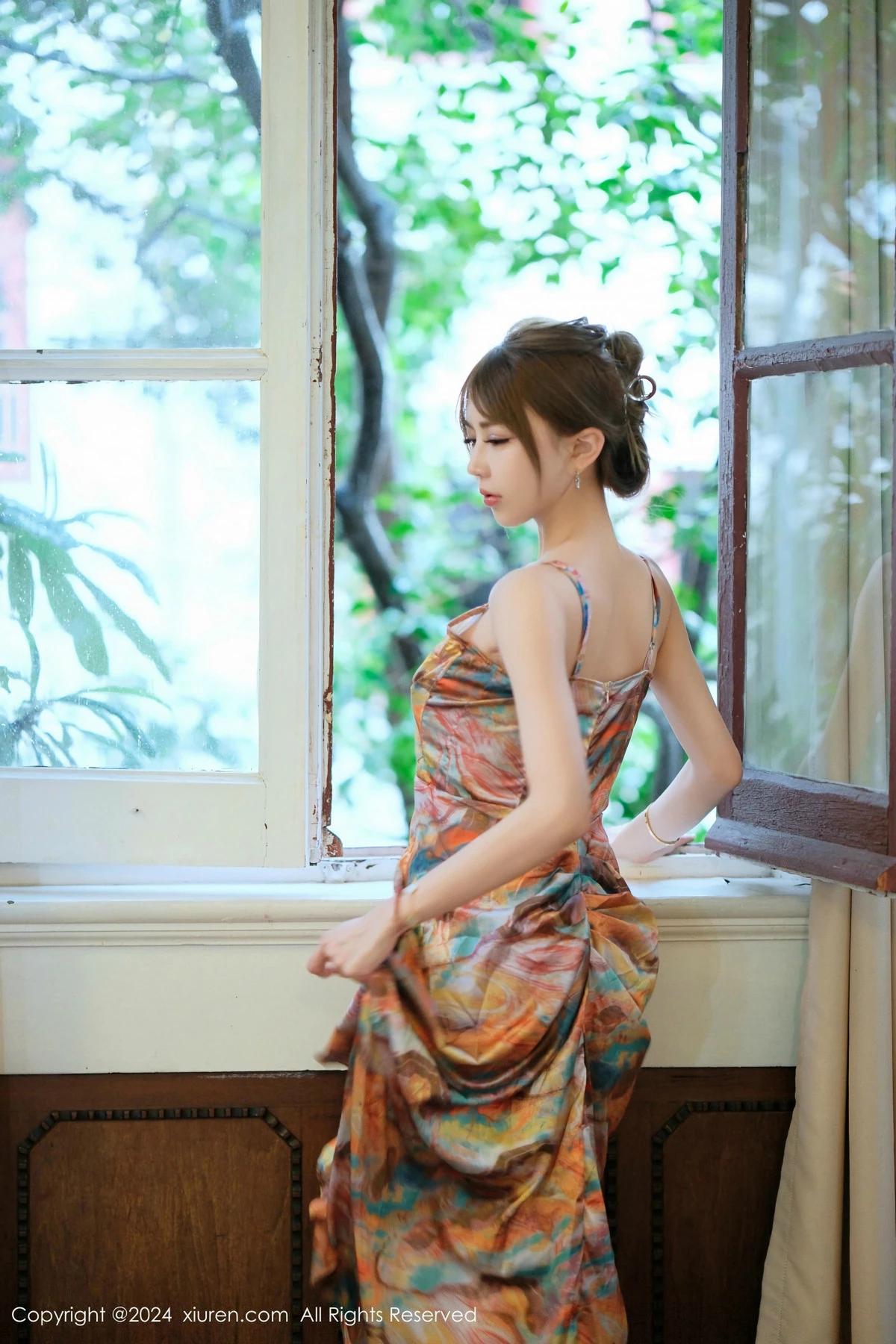 秀人集.com_[XiuRen秀人网]No.9465_模特Zoe柚柚性感油画连衣长裙露灰丝吊袜秀凹凸身材诱惑写真80P