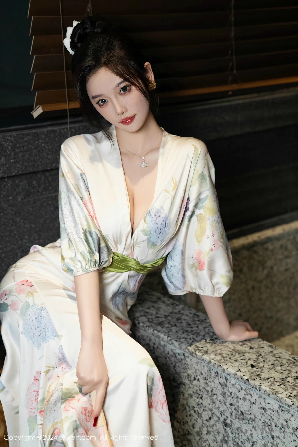 秀人集.com_[XiuRen秀人网]No.9470_女神杨晨晨Yome白色连衣裙+红色蕾丝情趣内衣秀丰腴身材诱惑写真99P