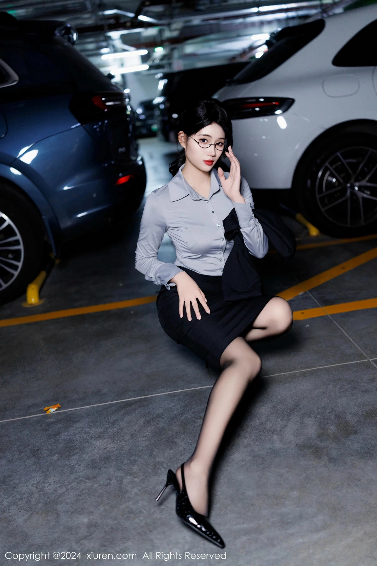 秀人集.com_[XiuRen秀人网]No.9567_新人模特南乔灰色OL服饰露性感内衣配黑丝吊袜秀美腿诱惑写真90P