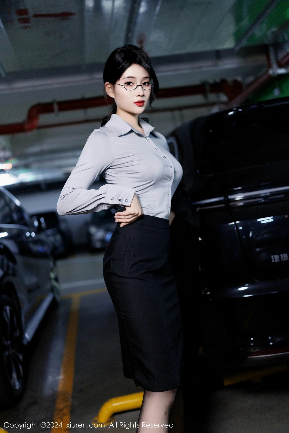 秀人集.com_[XiuRen秀人网]No.9567_新人模特南乔灰色OL服饰露性感内衣配黑丝吊袜秀美腿诱惑写真90P