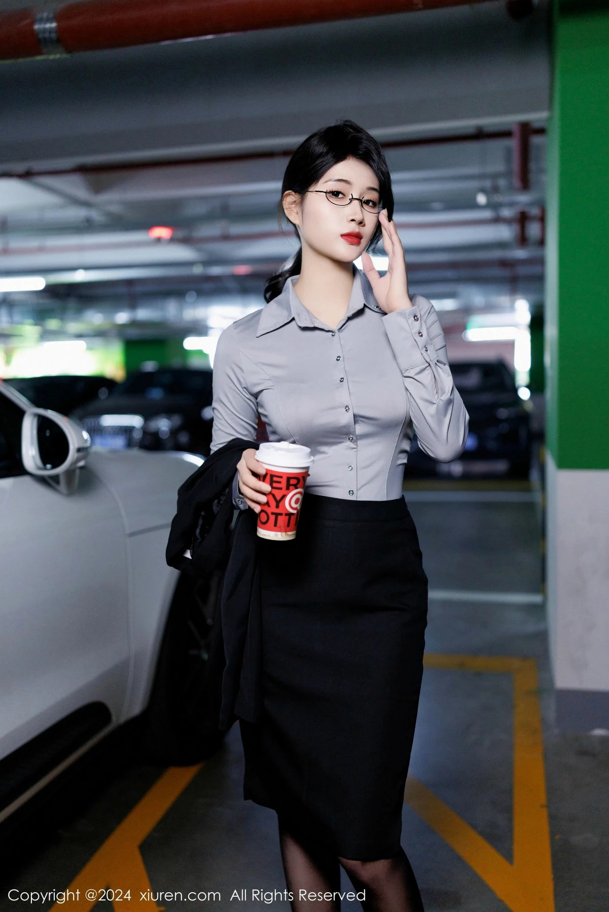 秀人集.com_[XiuRen秀人网]No.9567_新人模特南乔灰色OL服饰露性感内衣配黑丝吊袜秀美腿诱惑写真90P