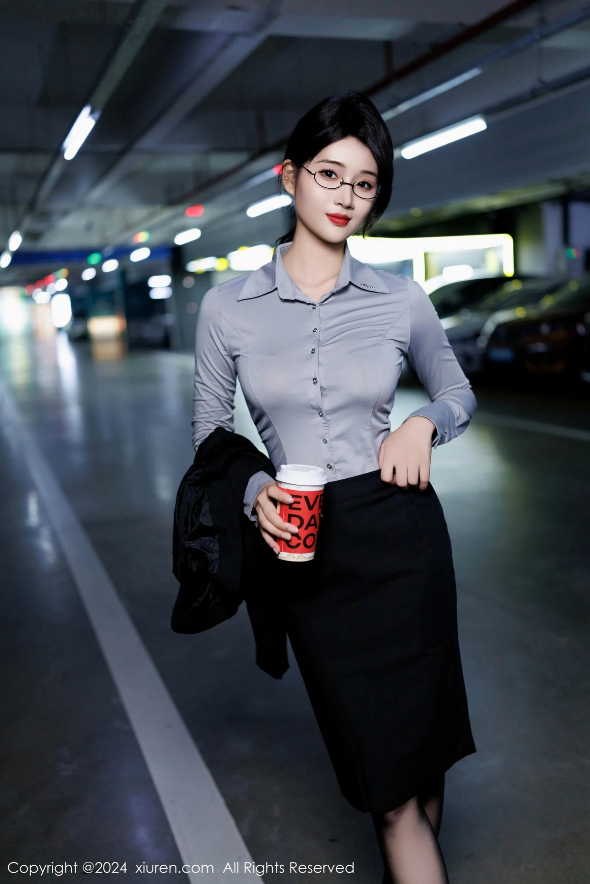 秀人集.com_[XiuRen秀人网]No.9567_新人模特南乔灰色OL服饰露性感内衣配黑丝吊袜秀美腿诱惑写真90P