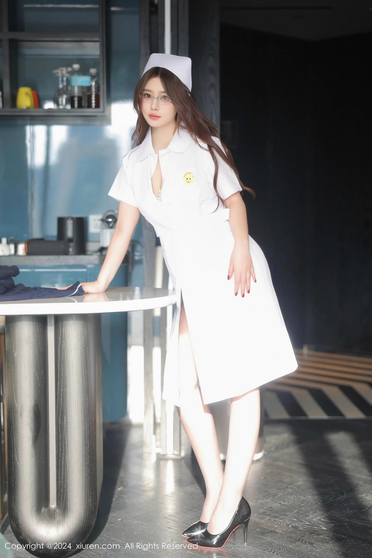 秀人集.com_[XiuRen秀人网]No.9570_模特蛋蛋宝性感白色护士服露粉色内衣配超薄黑丝秀丰腴身材写真76P