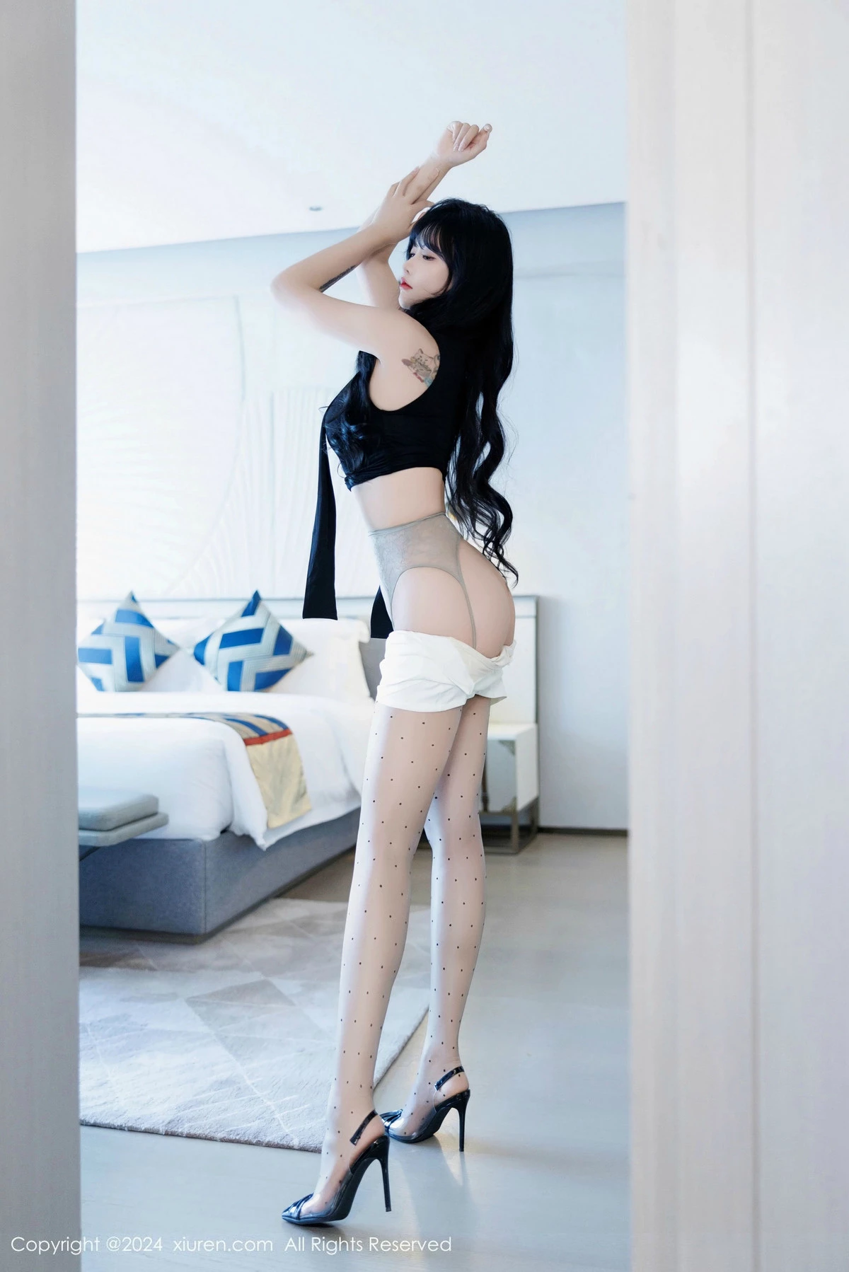 秀人集.com_[XiuRen秀人网]No.9575_模特娜比性感黑上衣配白短裙露超薄黑丝秀凹凸身材撩人诱惑写真80P