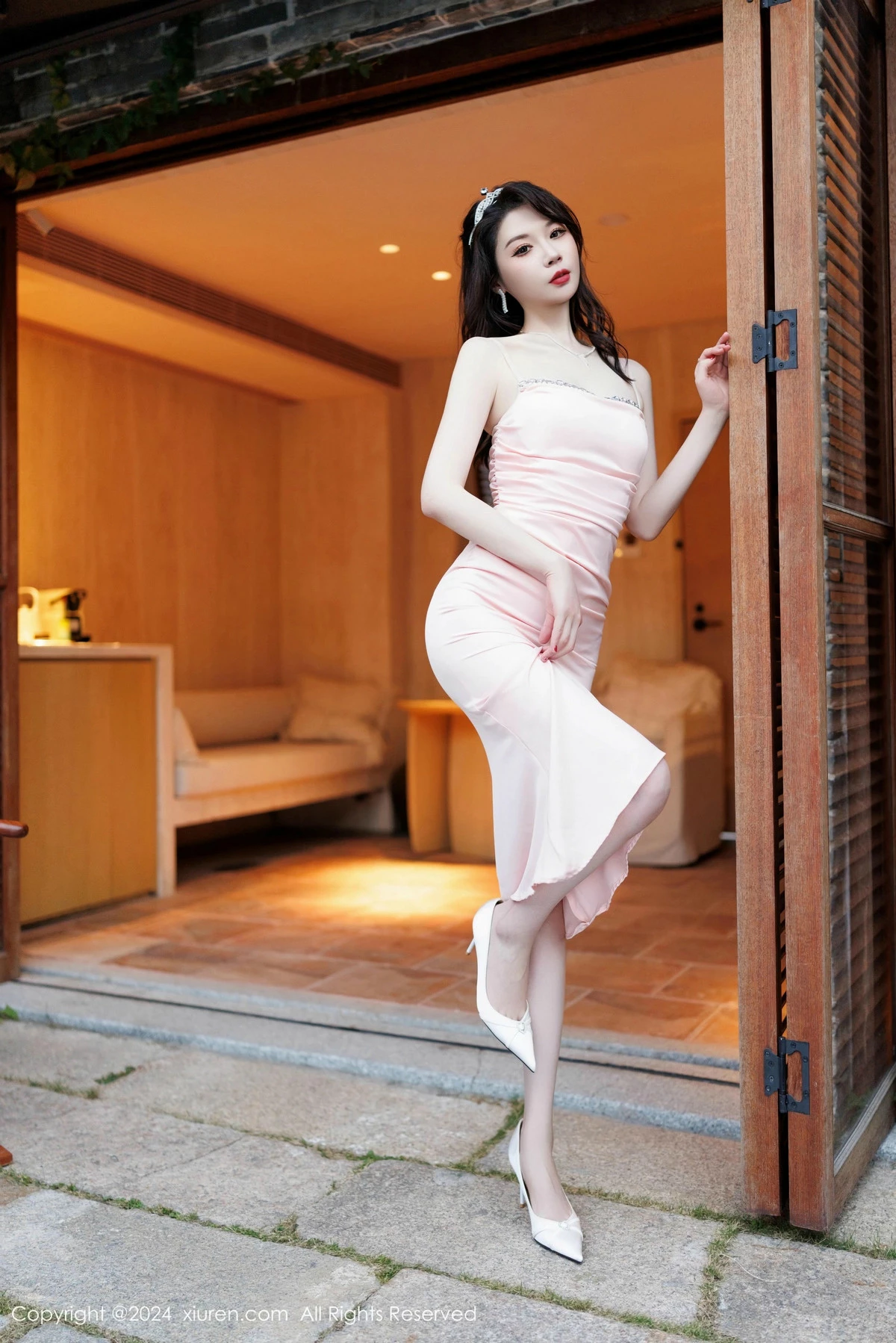 秀人集.com_[XiuRen秀人网]No.9584_模特梦心玥粉色连衣长裙露红色内衣配白丝袜秀高挑身材诱惑写真91P