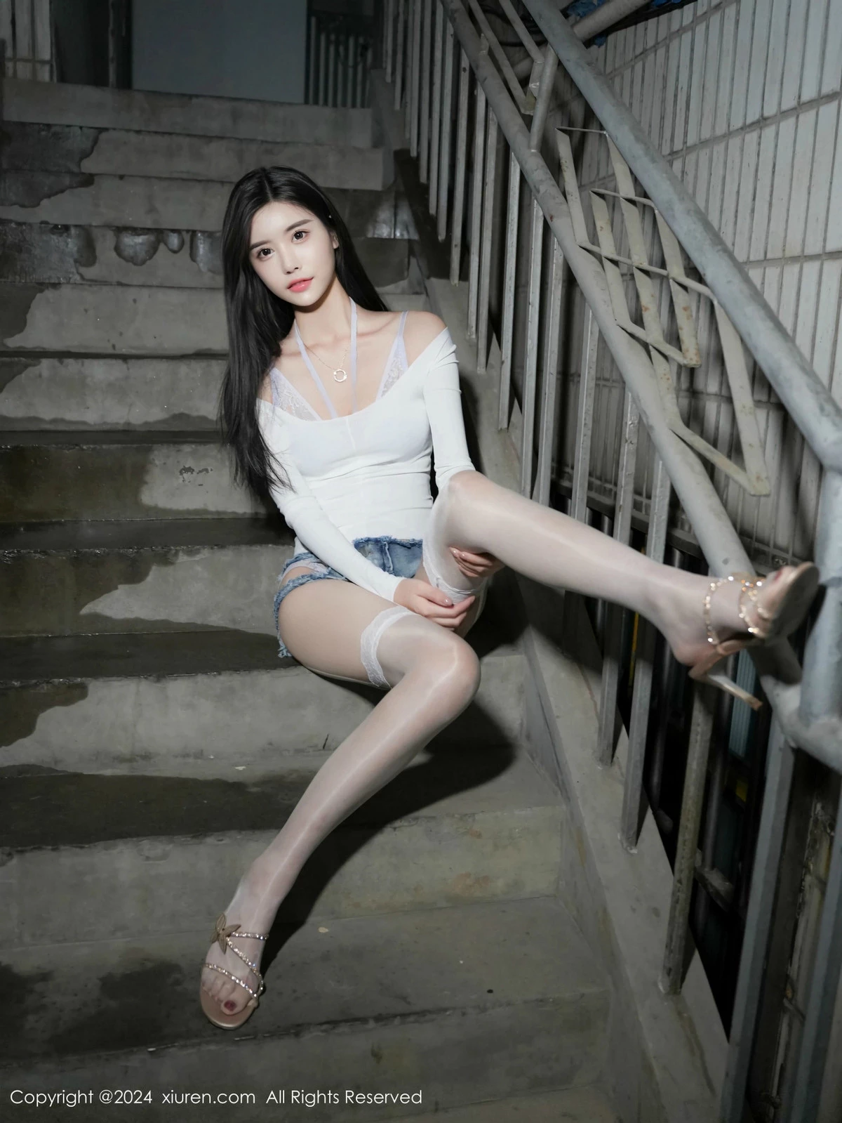 秀人集.com_[XiuRen秀人网]No.9598_模特Erikaki性感白T配超短牛仔裤露蓝色情趣内衣秀美腿诱惑写真80P