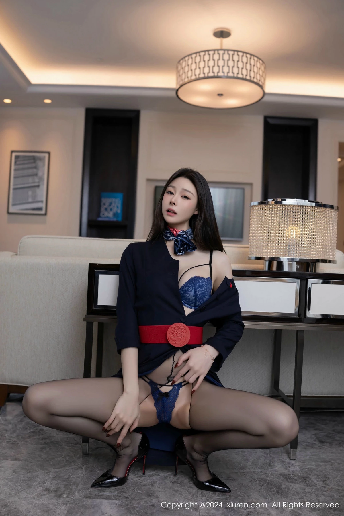 秀人集.com_[XiuRen秀人网]No.9597_模特小逗逗深色制服露紫色内衣配开档黑丝秀曼妙身姿诱惑写真80P