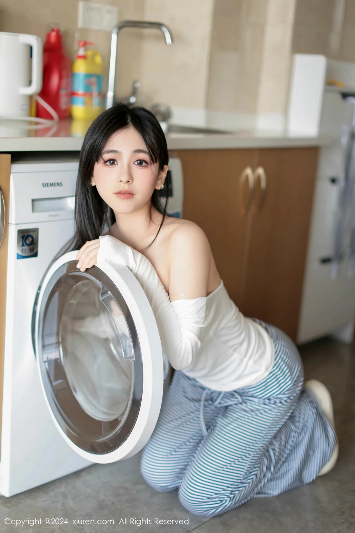 秀人集.com_[XiuRen秀人网]No.9605_模特奶芙乔乔性感白T配长裤露超薄黑丝秀凹凸身材撩人诱惑写真85P