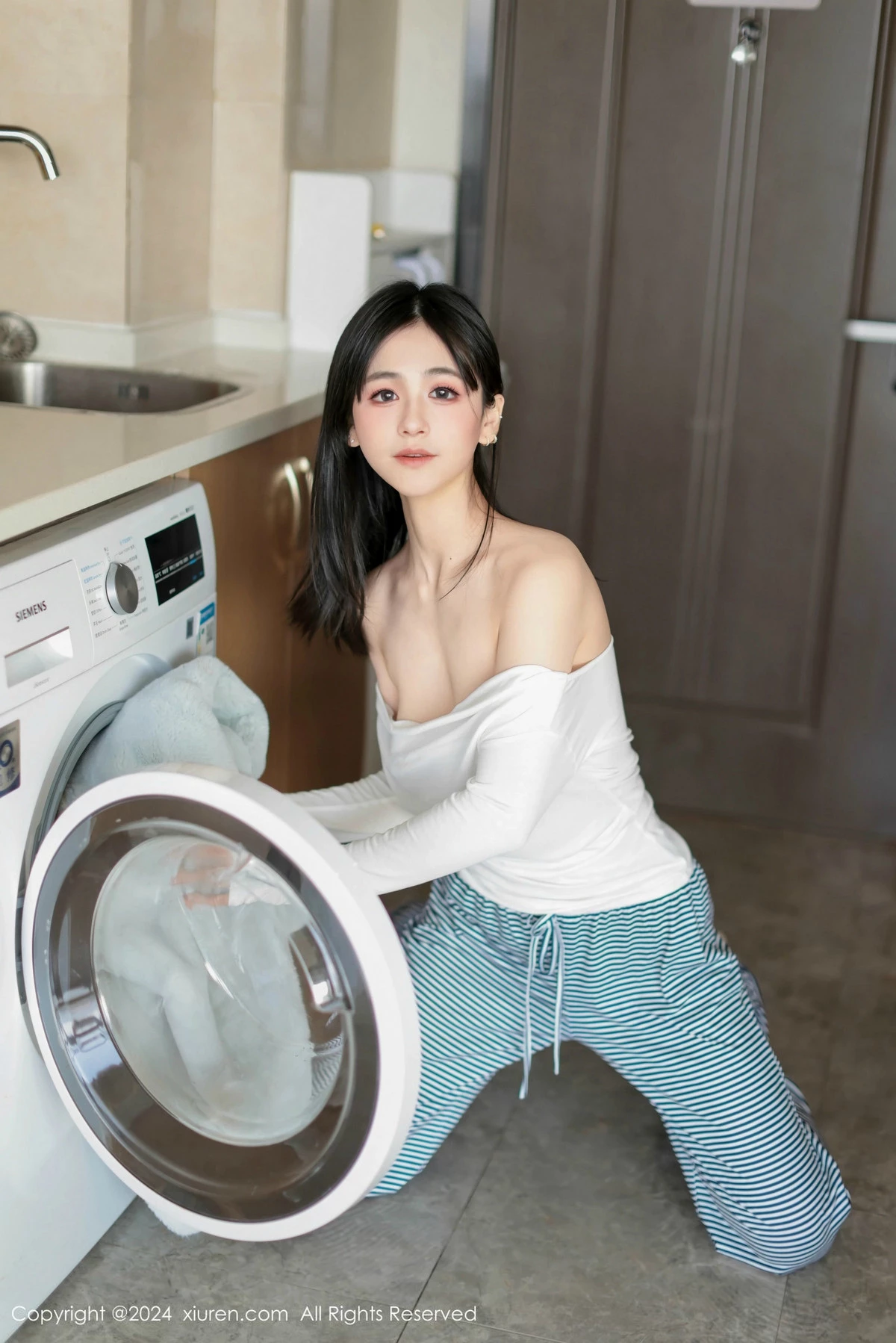 秀人集.com_[XiuRen秀人网]No.9605_模特奶芙乔乔性感白T配长裤露超薄黑丝秀凹凸身材撩人诱惑写真85P