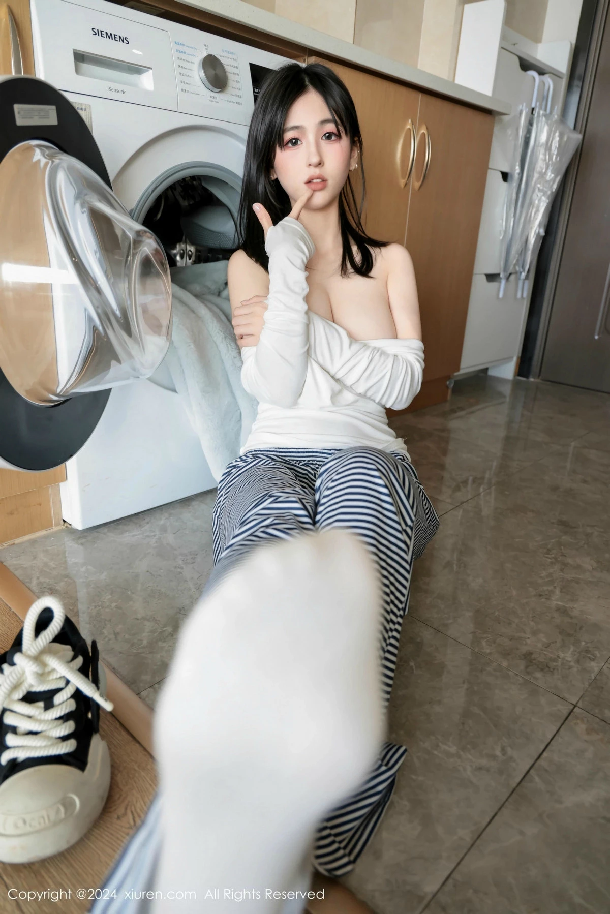 秀人集.com_[XiuRen秀人网]No.9605_模特奶芙乔乔性感白T配长裤露超薄黑丝秀凹凸身材撩人诱惑写真85P