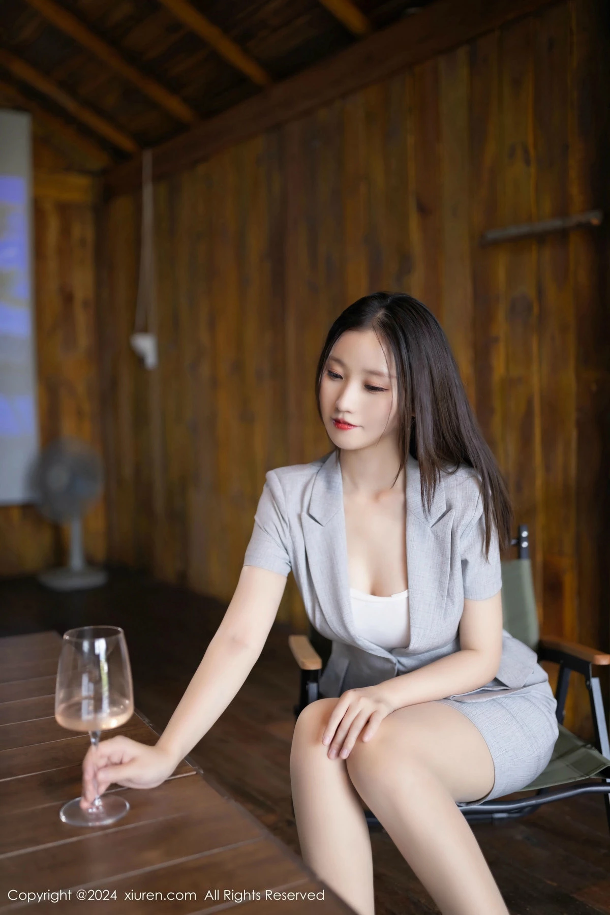 秀人集.com_[XiuRen秀人网]No.9474_模特杏子Yada性感制服露白色吊带配超薄肉丝秀曼妙身姿诱惑写真80P