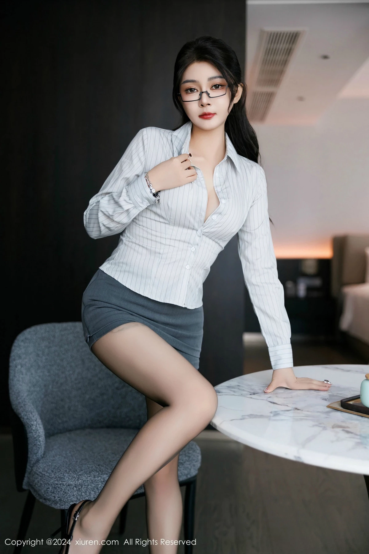 秀人集.com_[XiuRen秀人网]No.9611_模特凯竹Quinn浅色OL服饰露性感内衣配黑丝袜秀丰腴身姿诱惑写真90P