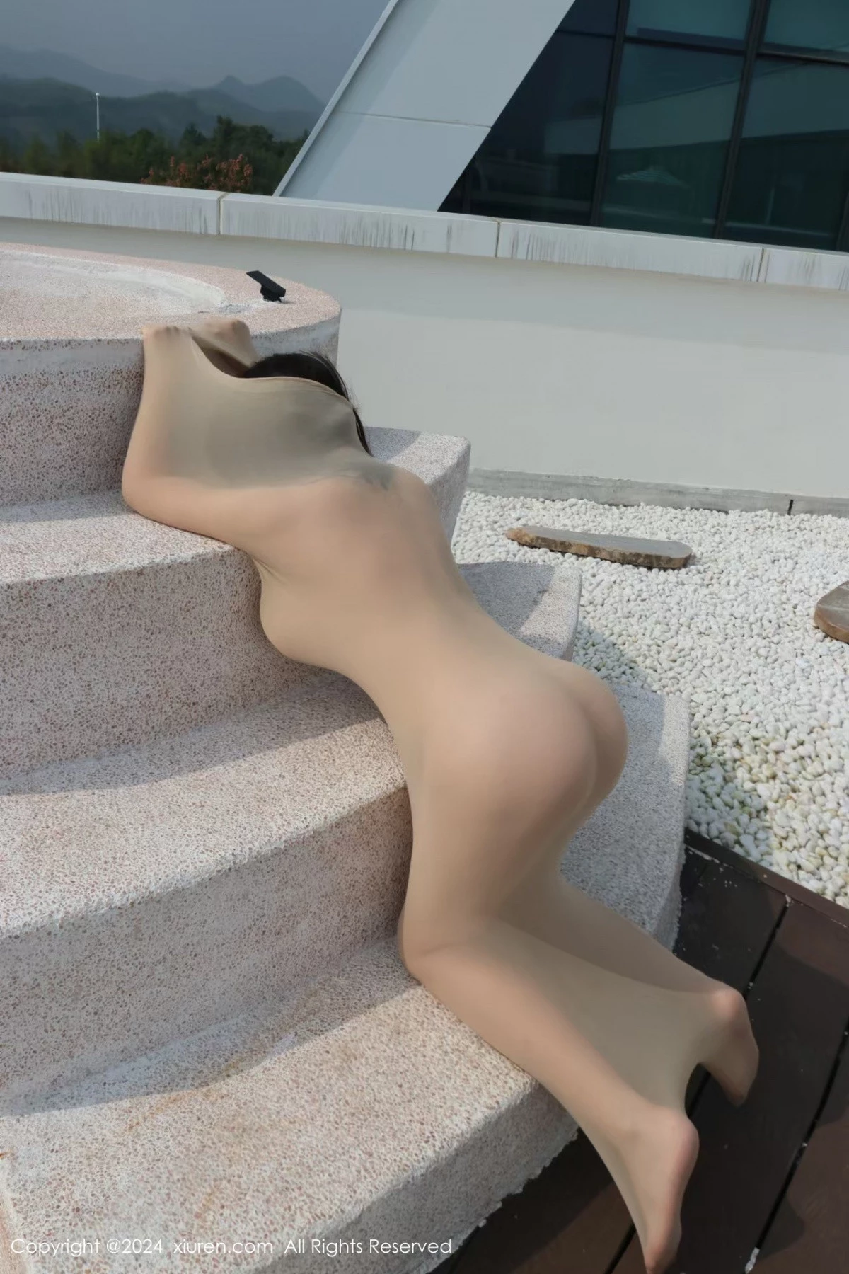 秀人集.com_[XiuRen秀人网]No.9489_模特小薯条nienie户外性感肉色连体衣秀惹火身材撩人诱惑写真80P