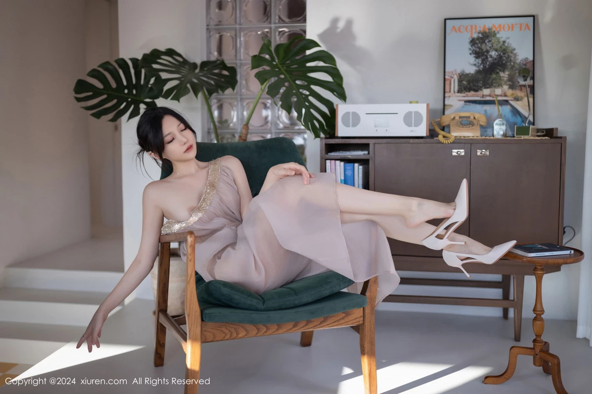 秀人集.com_[XiuRen秀人网]No.9492_模特鱼子酱Fish芦苇场景性感紫色轻透连衣裙秀惹火身材诱惑写真80P