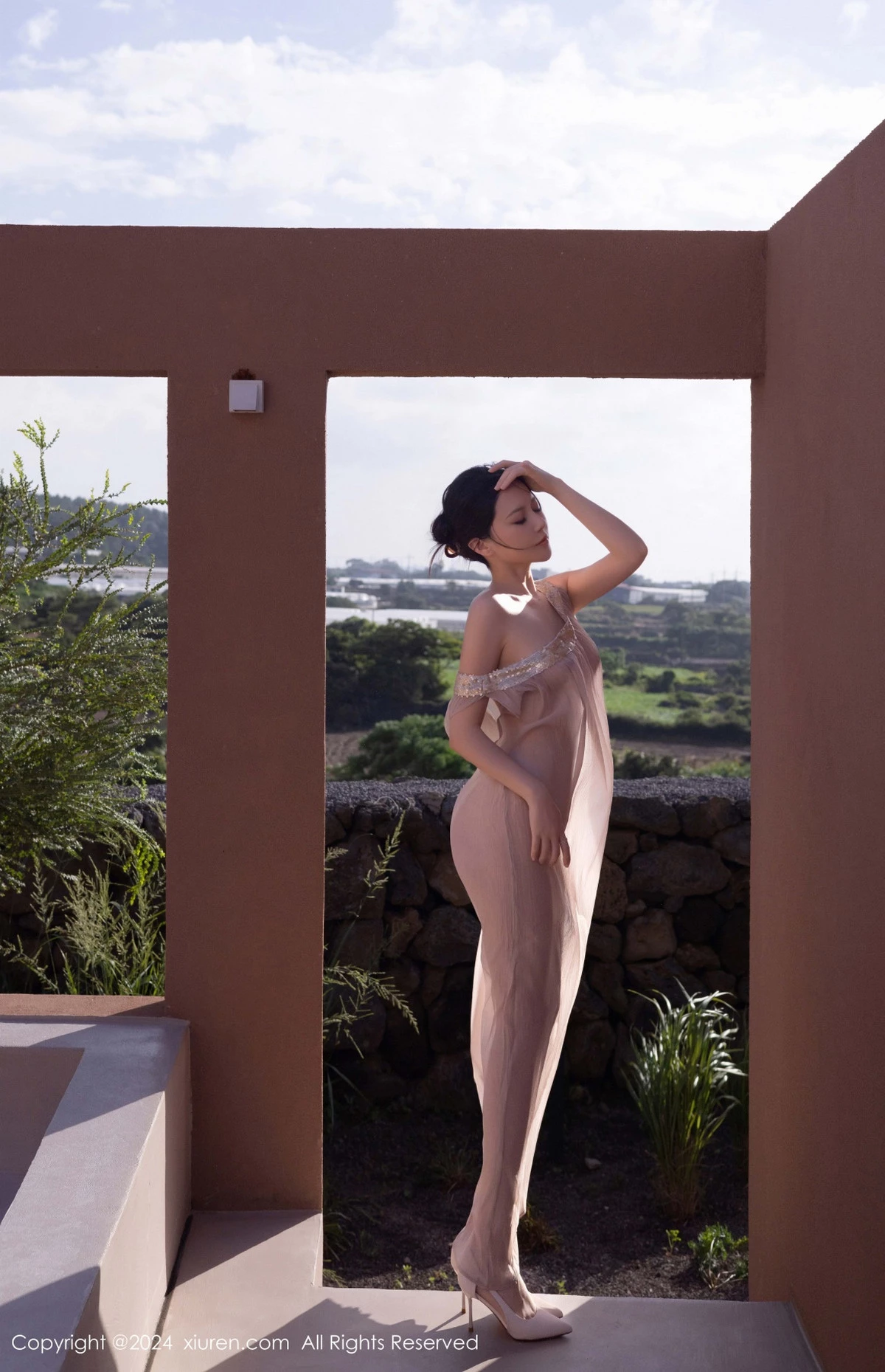 秀人集.com_[XiuRen秀人网]No.9492_模特鱼子酱Fish芦苇场景性感紫色轻透连衣裙秀惹火身材诱惑写真80P