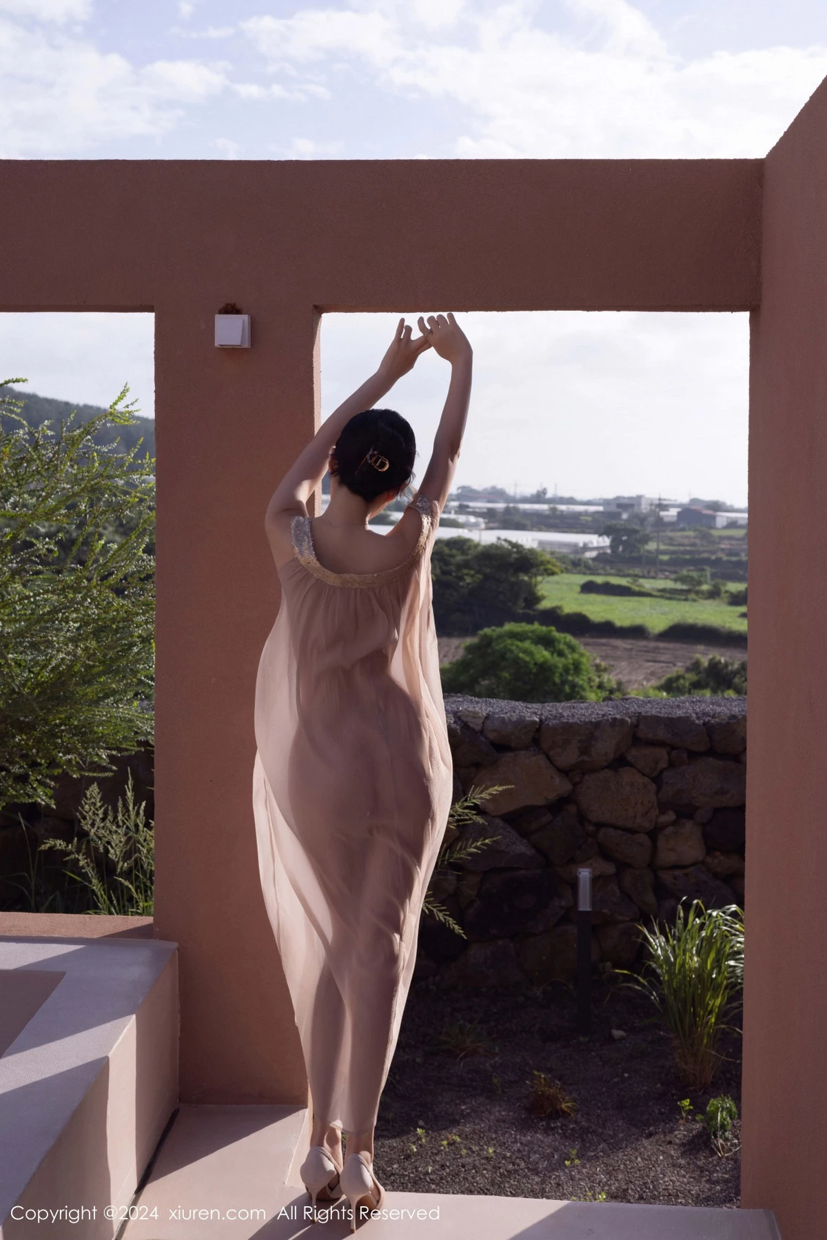 秀人集.com_[XiuRen秀人网]No.9492_模特鱼子酱Fish芦苇场景性感紫色轻透连衣裙秀惹火身材诱惑写真80P