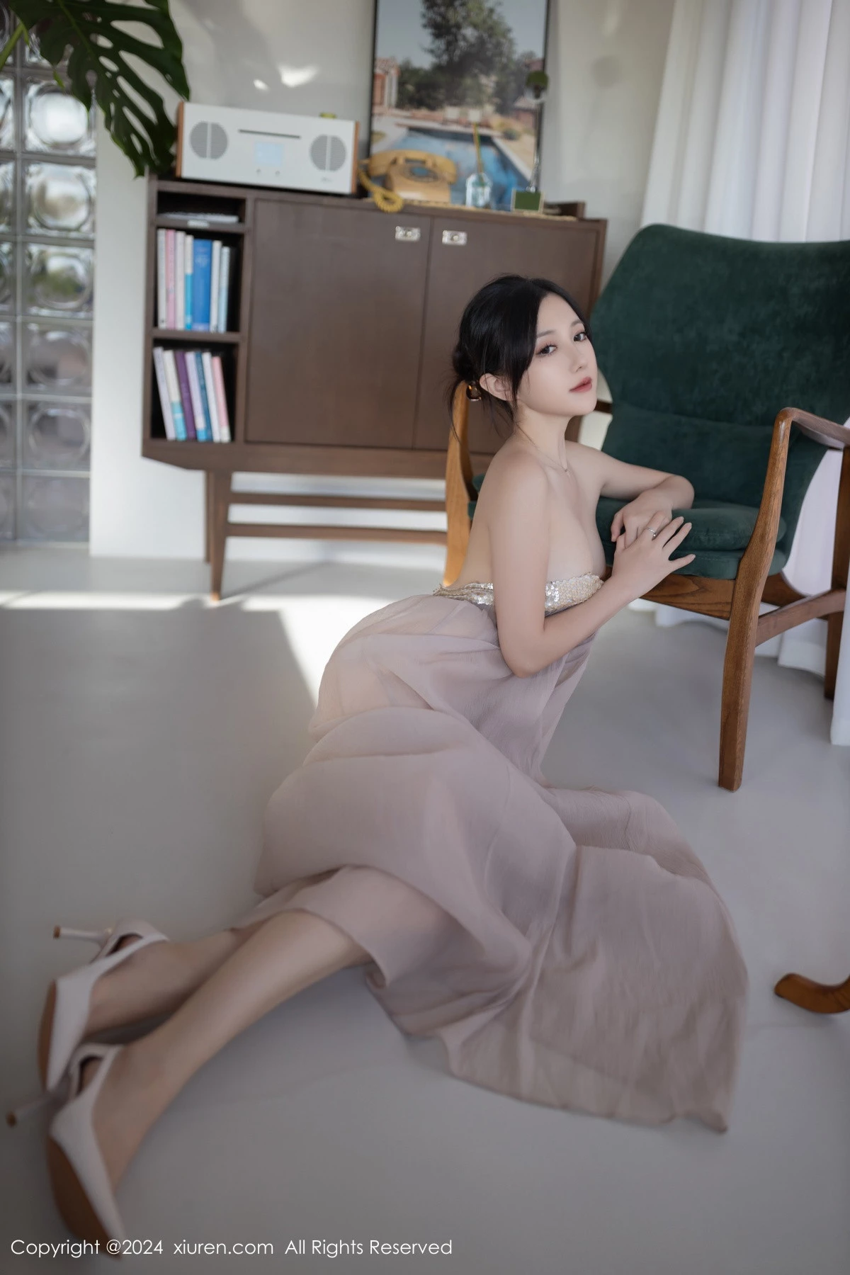 秀人集.com_[XiuRen秀人网]No.9492_模特鱼子酱Fish芦苇场景性感紫色轻透连衣裙秀惹火身材诱惑写真80P