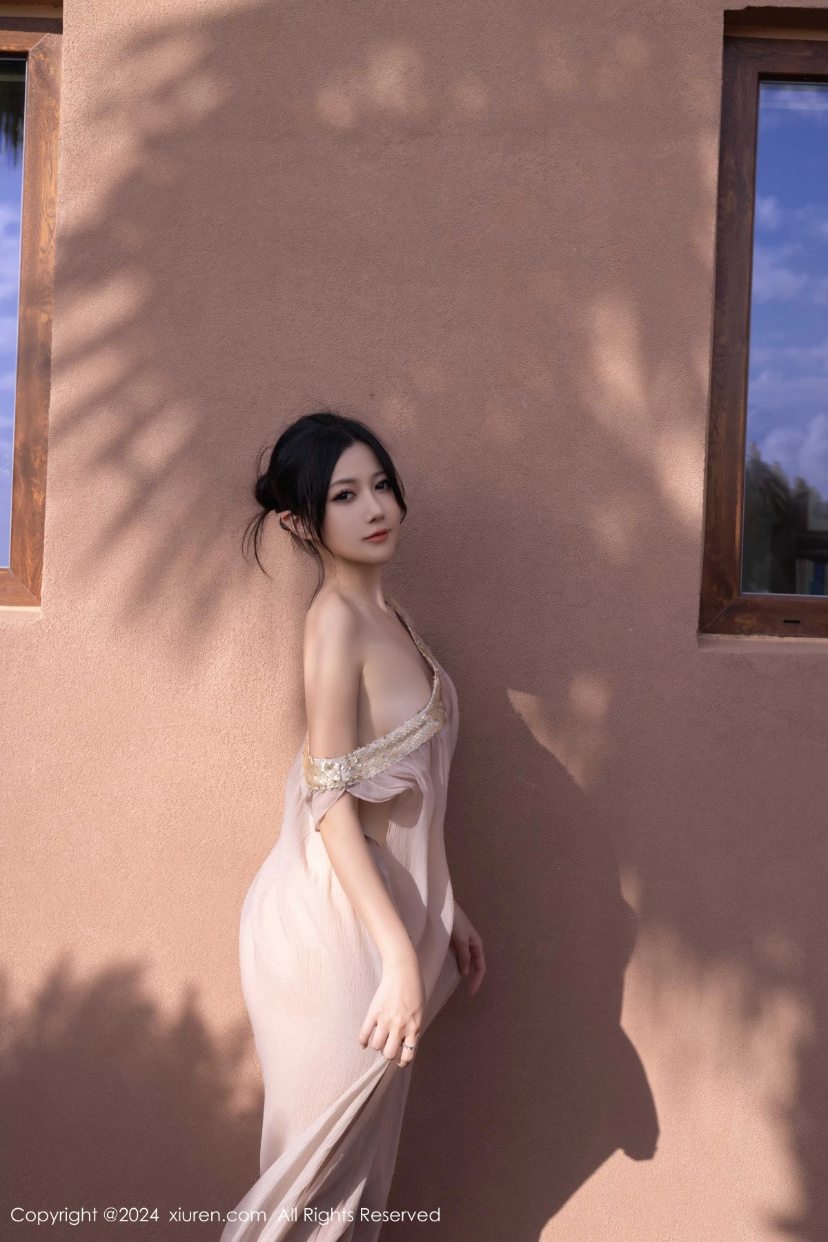 秀人集.com_[XiuRen秀人网]No.9492_模特鱼子酱Fish芦苇场景性感紫色轻透连衣裙秀惹火身材诱惑写真80P