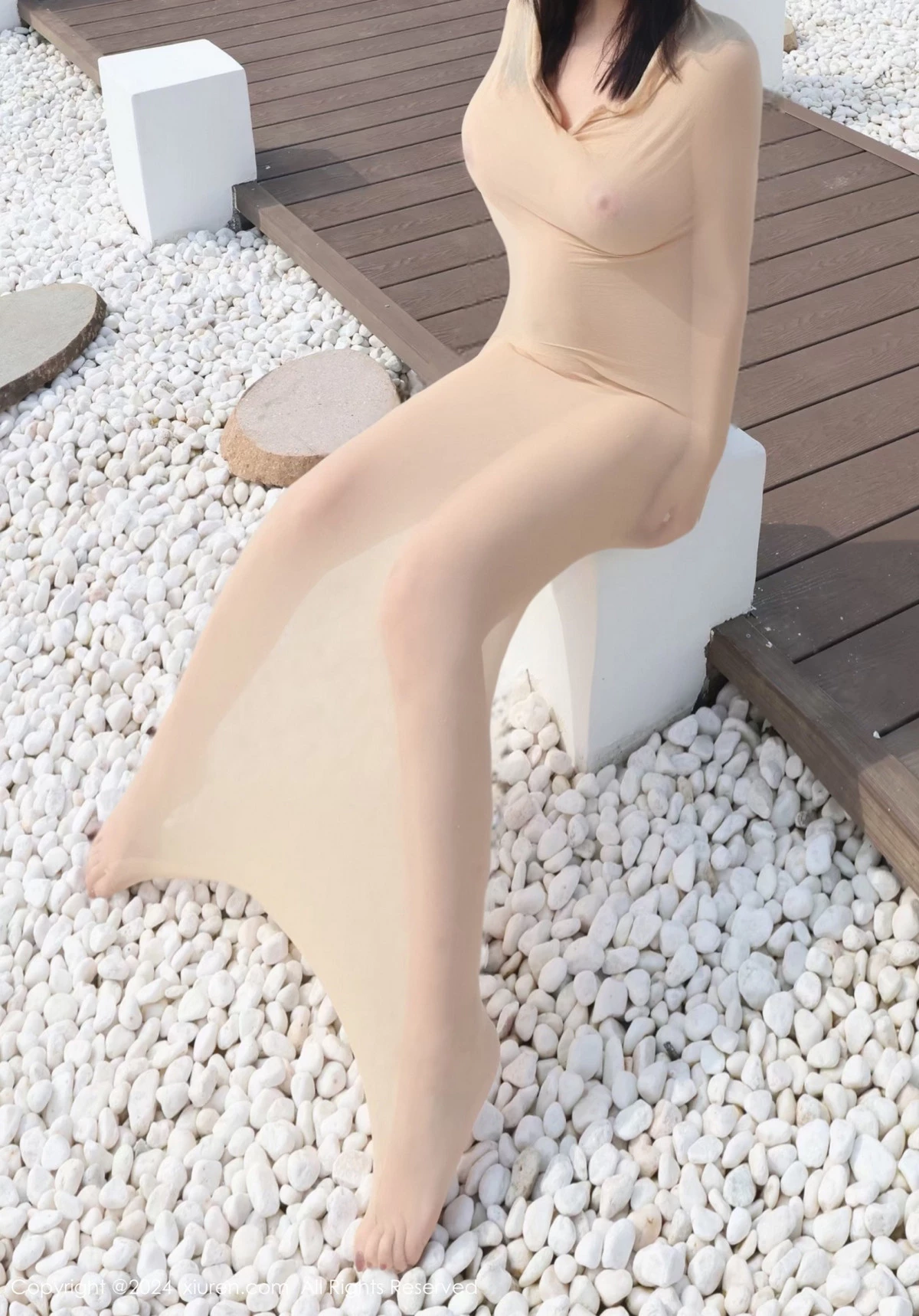 秀人集.com_[XiuRen秀人网]No.9489_模特小薯条nienie户外性感肉色连体衣秀惹火身材撩人诱惑写真80P