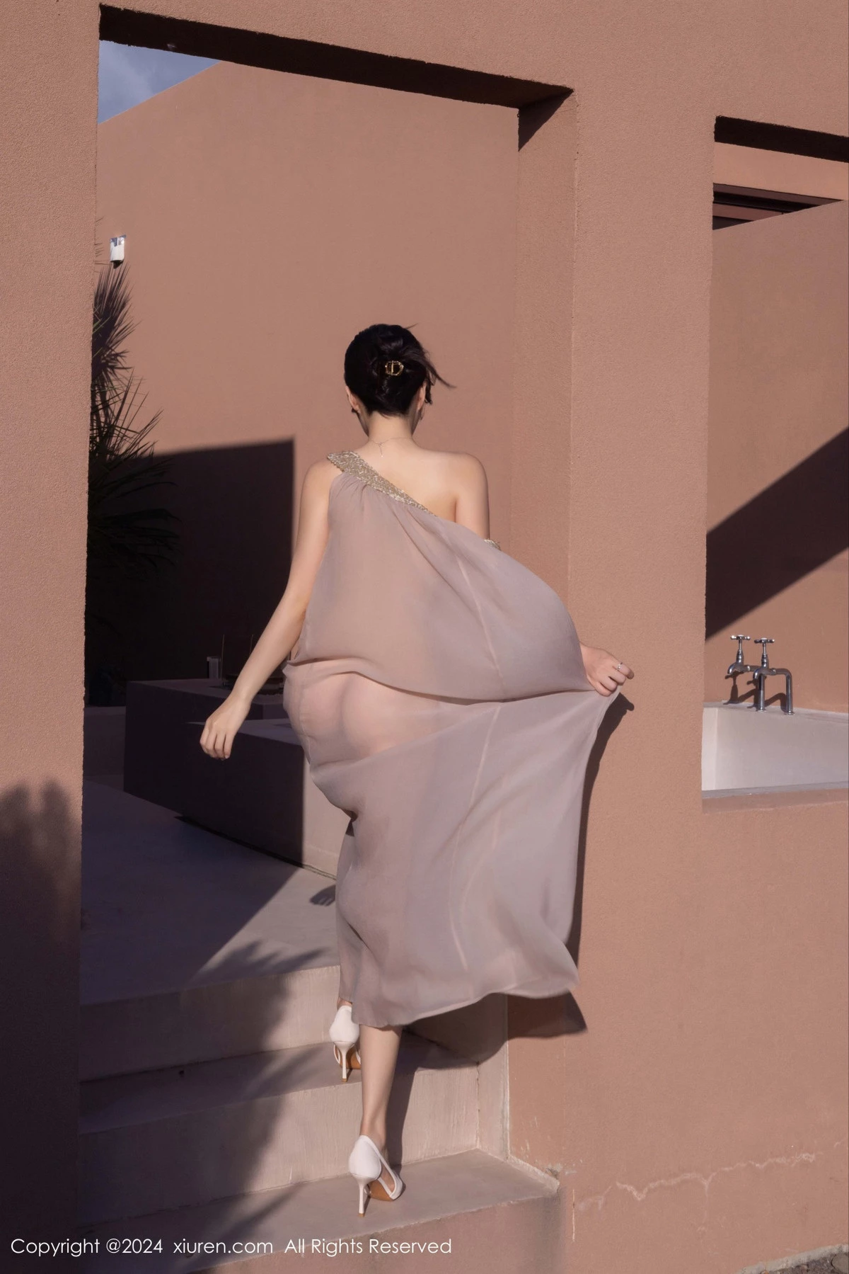 秀人集.com_[XiuRen秀人网]No.9492_模特鱼子酱Fish芦苇场景性感紫色轻透连衣裙秀惹火身材诱惑写真80P