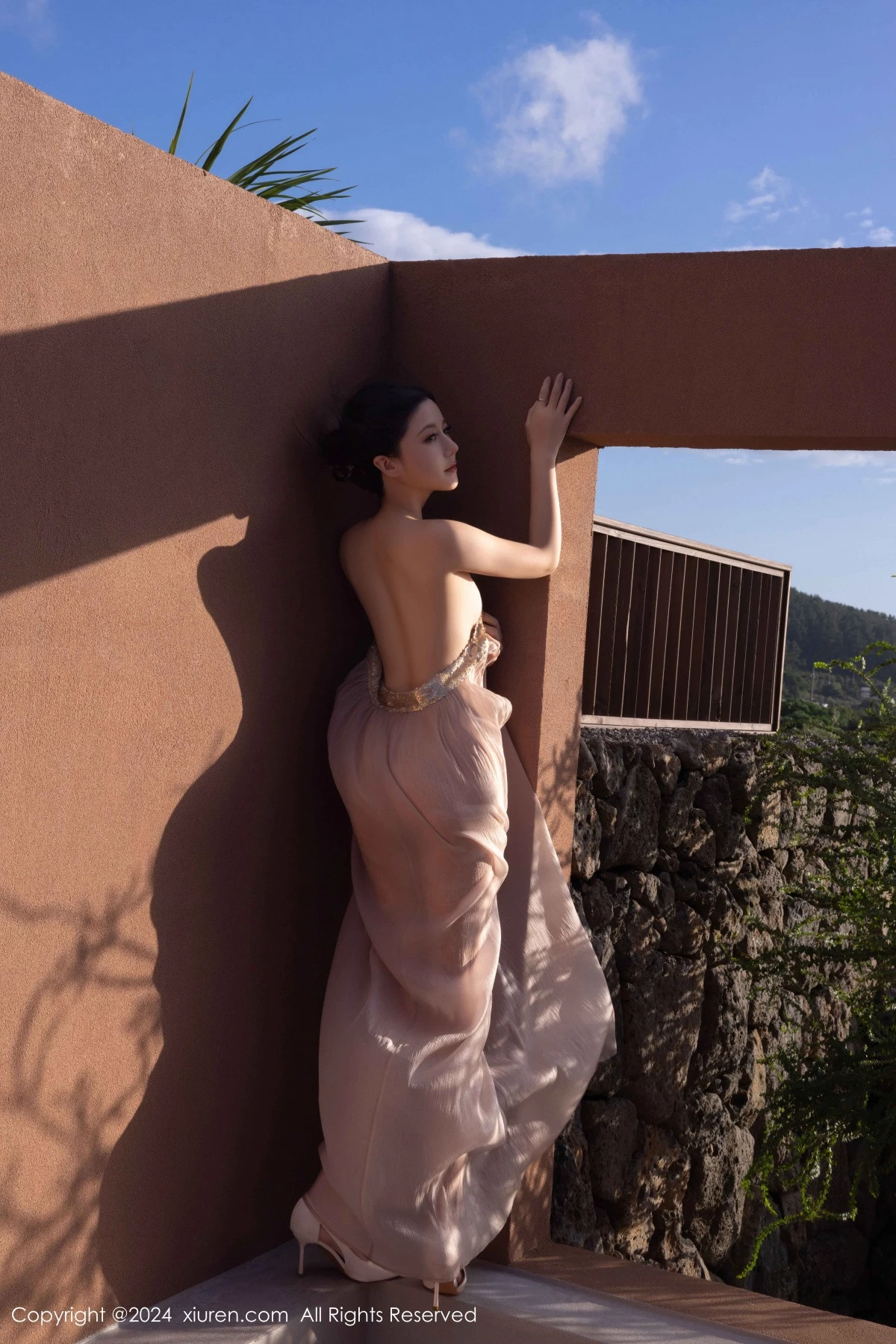 秀人集.com_[XiuRen秀人网]No.9492_模特鱼子酱Fish芦苇场景性感紫色轻透连衣裙秀惹火身材诱惑写真80P