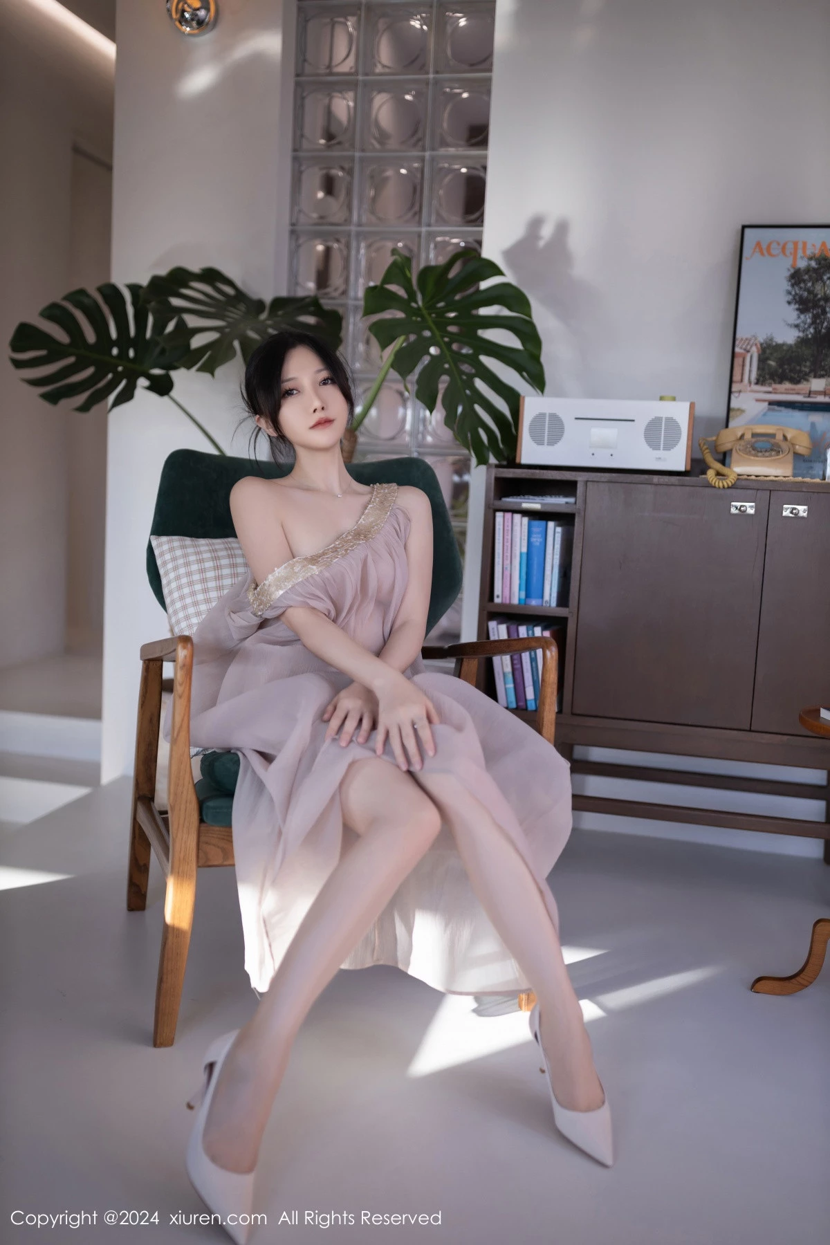 秀人集.com_[XiuRen秀人网]No.9492_模特鱼子酱Fish芦苇场景性感紫色轻透连衣裙秀惹火身材诱惑写真80P