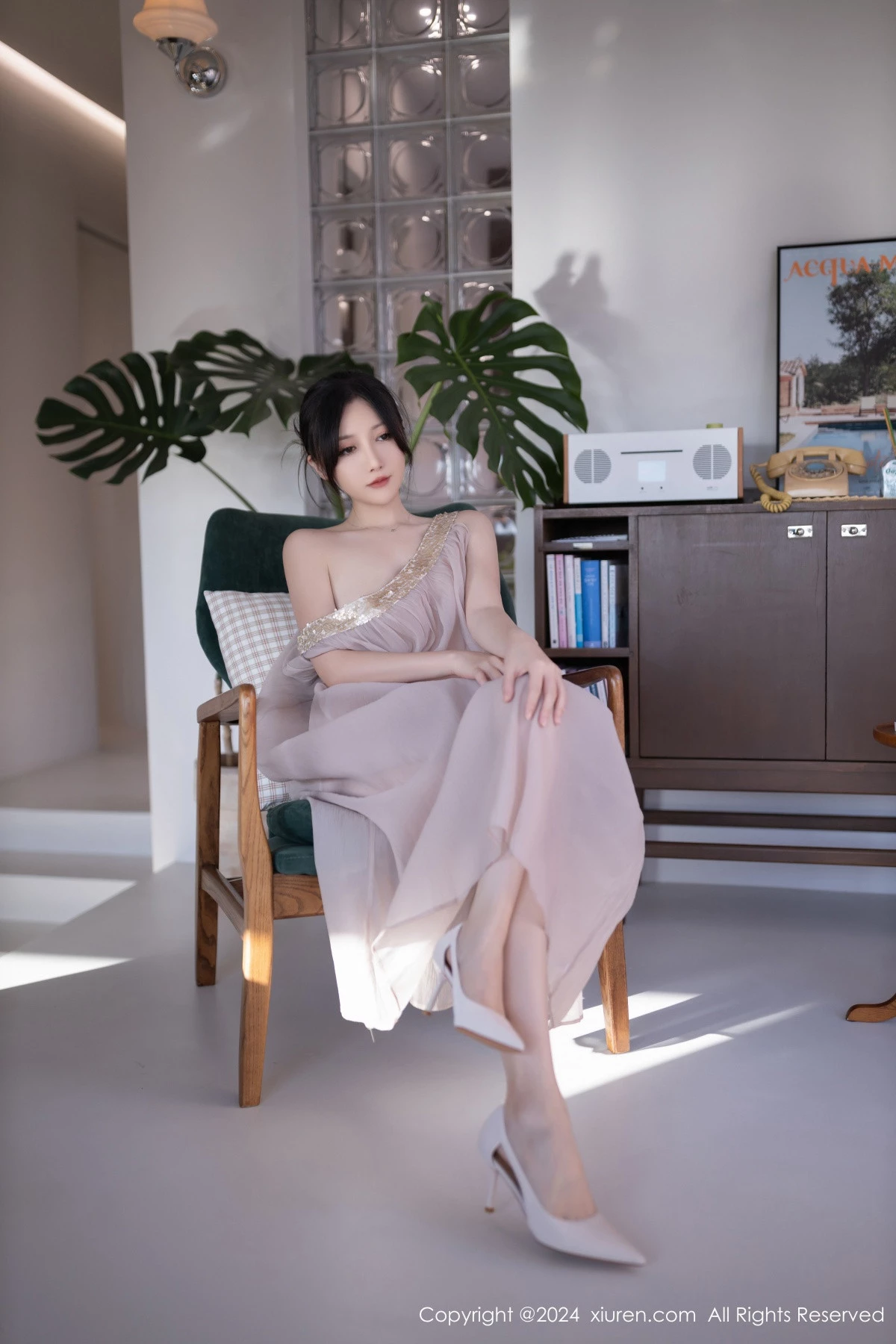 秀人集.com_[XiuRen秀人网]No.9492_模特鱼子酱Fish芦苇场景性感紫色轻透连衣裙秀惹火身材诱惑写真80P