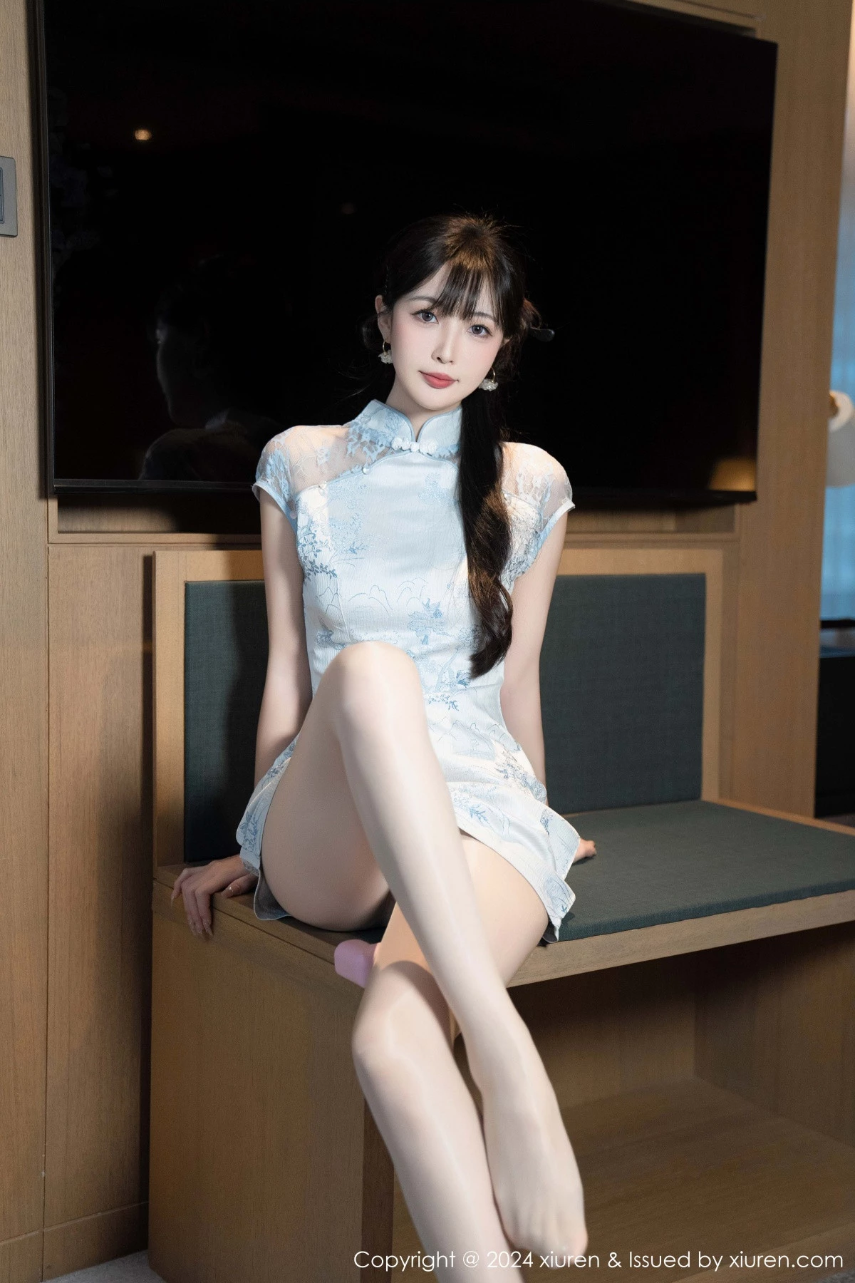 秀人集.com_[XiuRen秀人网]No.9487_模特林星阑性感浅色短旗袍露白色内衣配超薄肉丝秀美腿诱惑写真82P