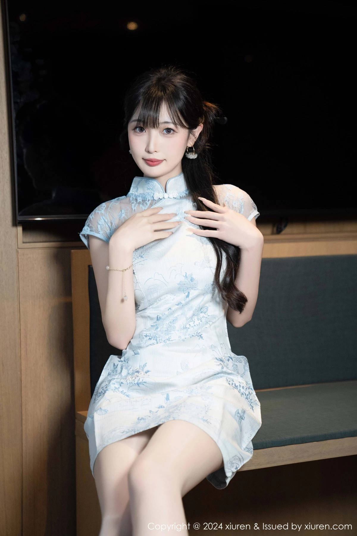 秀人集.com_[XiuRen秀人网]No.9487_模特林星阑性感浅色短旗袍露白色内衣配超薄肉丝秀美腿诱惑写真82P