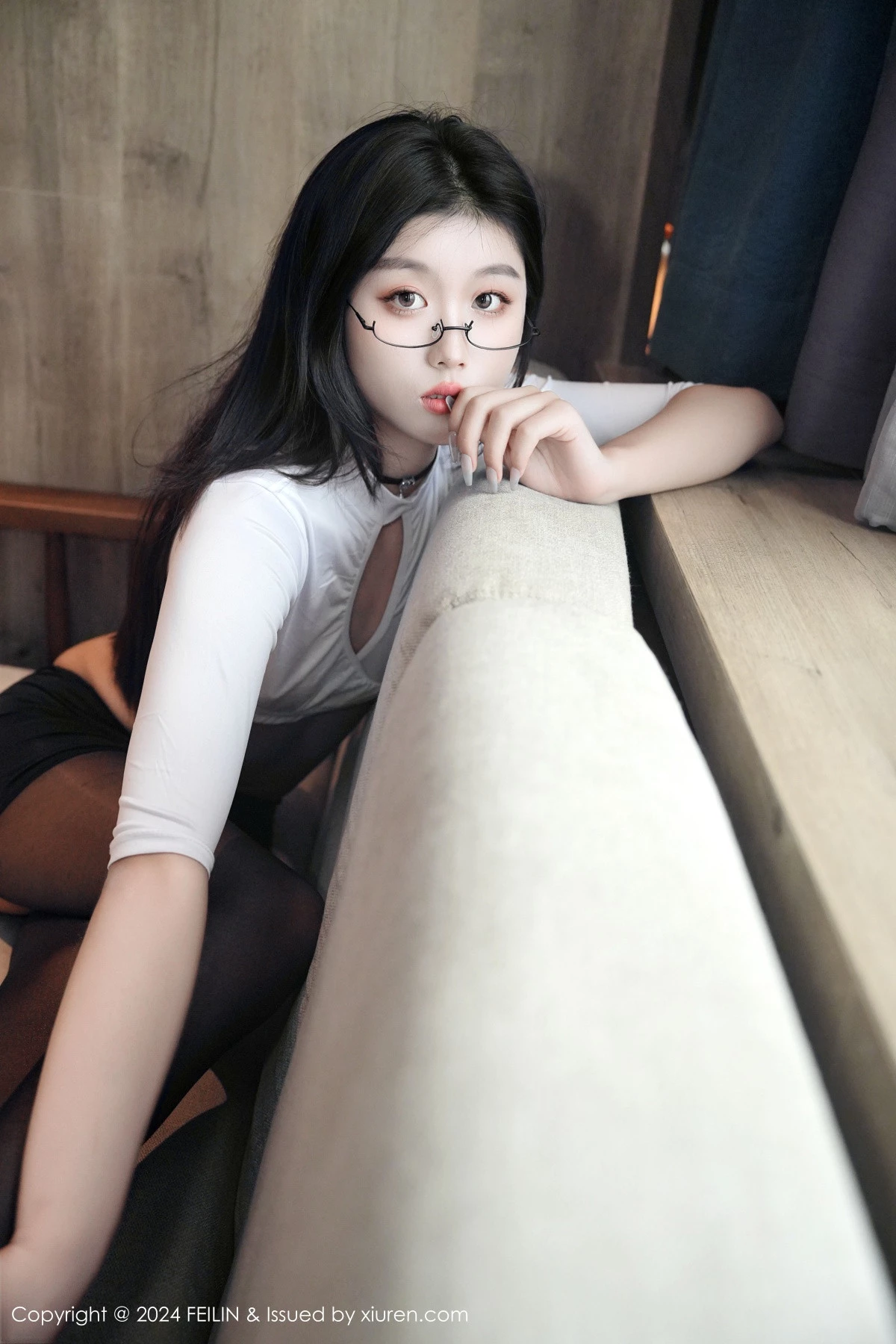 秀人集.com_[FeiLin嗲囡囡]VOL.489_模特江念鱼私房性感白色T恤配开档黑丝秀曼妙身姿撩人诱惑写真60P
