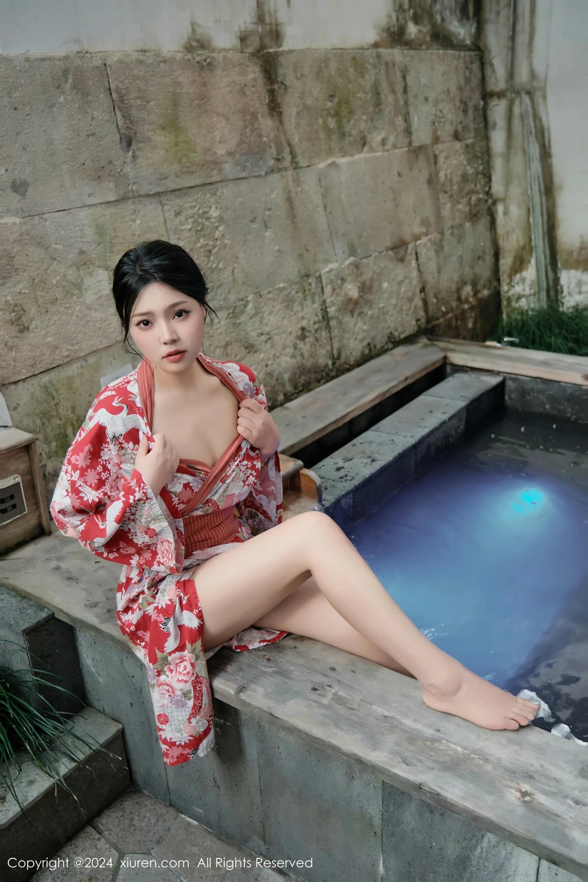 秀人集.com_[XiuRen秀人网]No.9687_模特麦田温泉场景性感花色连衣裙半脱秀曼妙身姿惹火诱惑写真77P