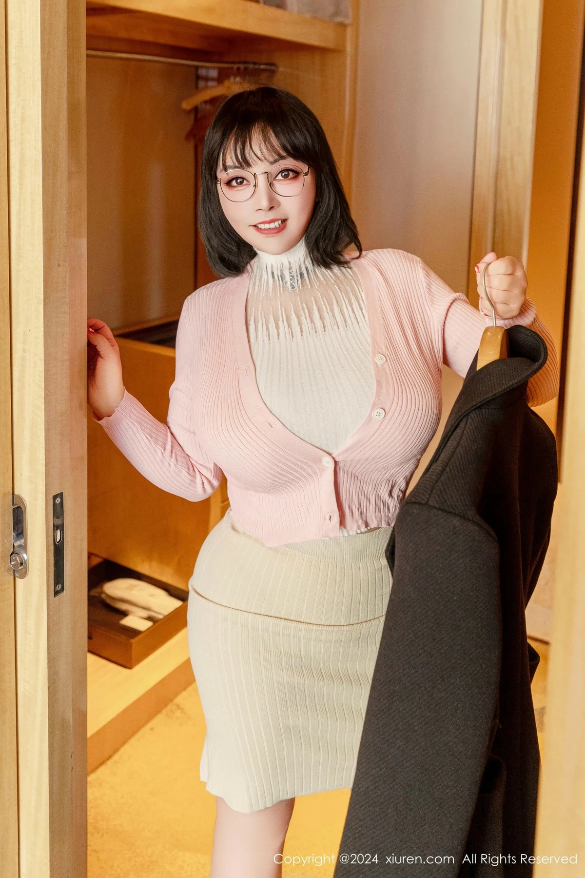 秀人集.com_[XiuRen秀人网]No.9685_新人模特油田溪溪性感粉色外衣露豹纹内衣秀丰满身姿诱惑写真97P