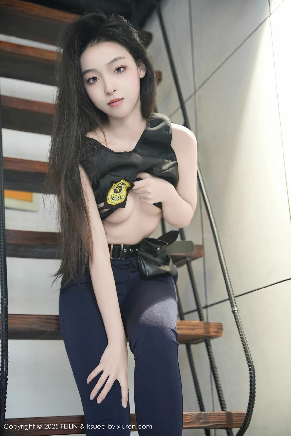 秀人集.com_[FeiLin嗲囡囡]VOL.497_模特芝樱私房性感蓝色制服半脱秀曼妙身姿浑圆翘臀诱惑写真74P