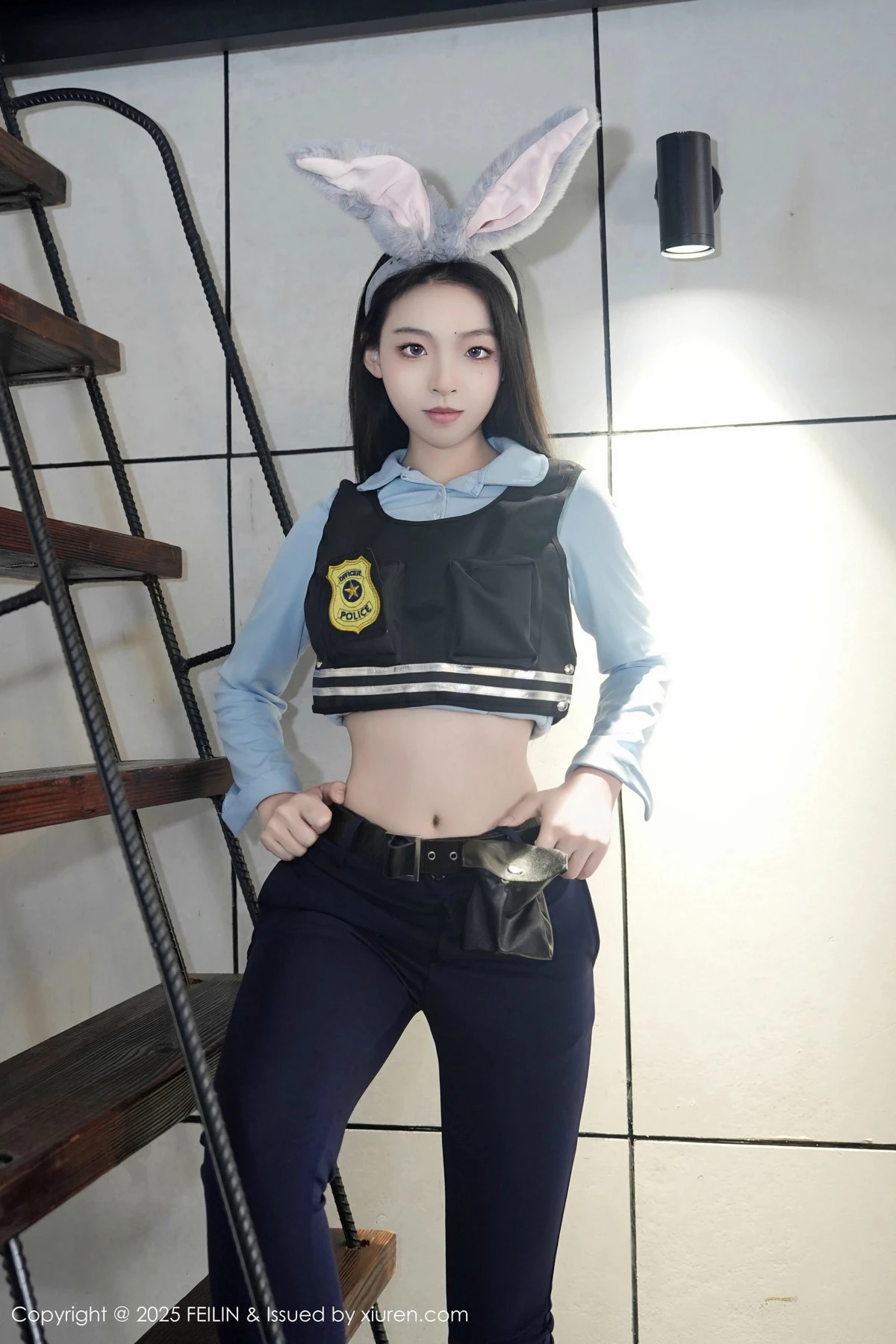 秀人集.com_[FeiLin嗲囡囡]VOL.497_模特芝樱私房性感蓝色制服半脱秀曼妙身姿浑圆翘臀诱惑写真74P