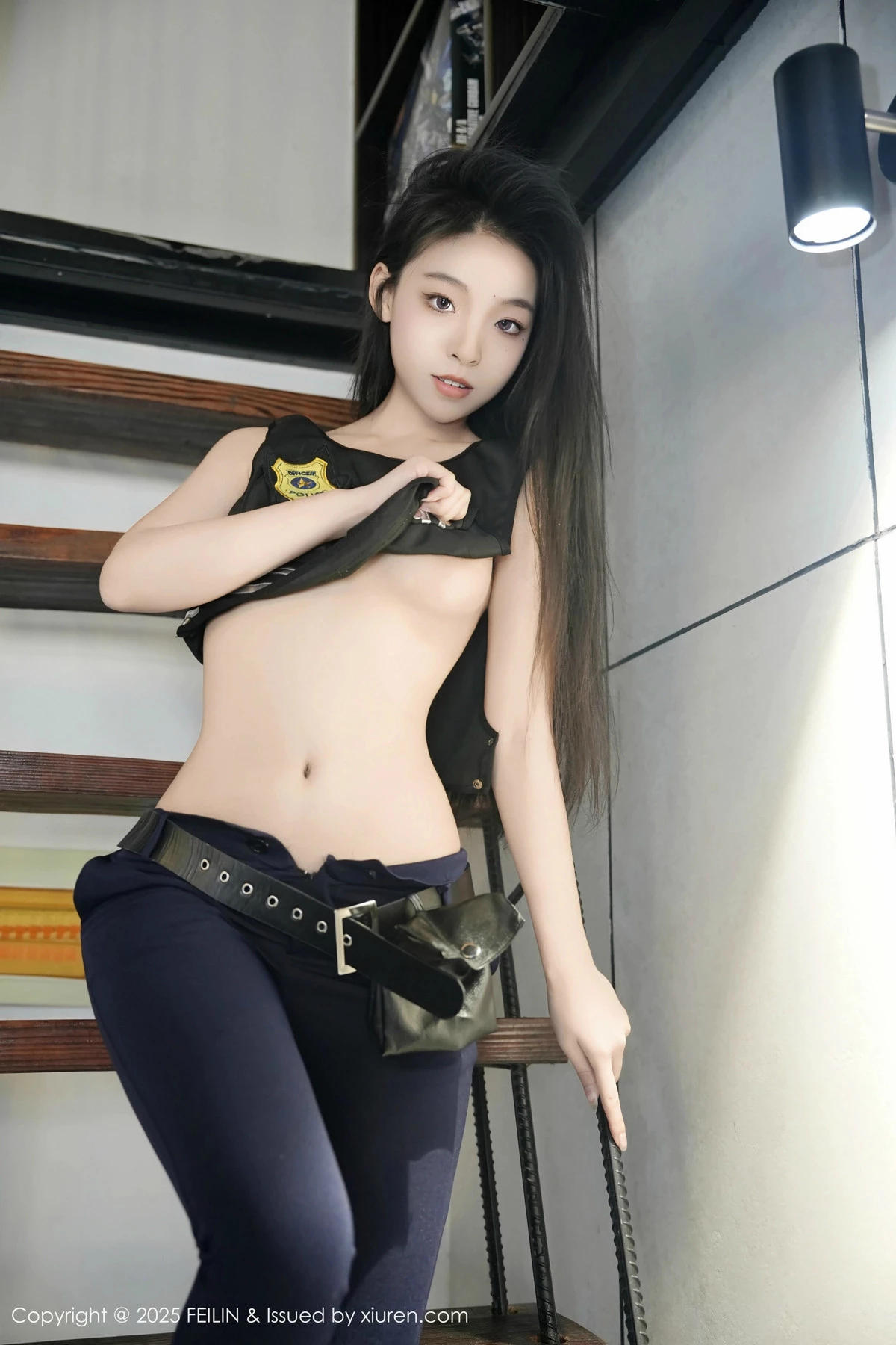 秀人集.com_[FeiLin嗲囡囡]VOL.497_模特芝樱私房性感蓝色制服半脱秀曼妙身姿浑圆翘臀诱惑写真74P