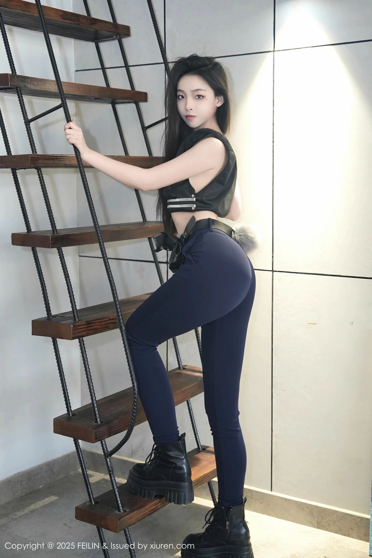 秀人集.com_[FeiLin嗲囡囡]VOL.497_模特芝樱私房性感蓝色制服半脱秀曼妙身姿浑圆翘臀诱惑写真74P