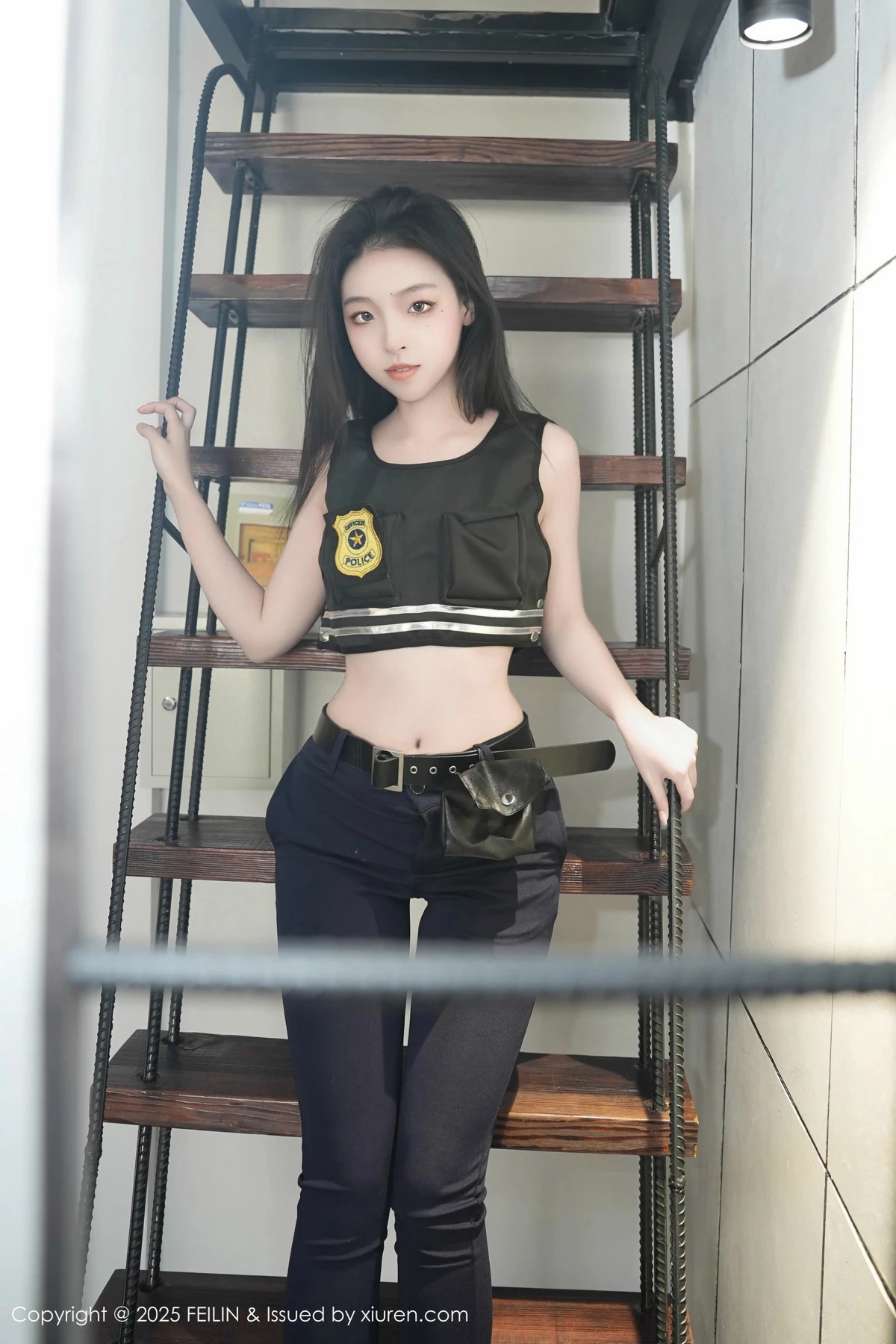 秀人集.com_[FeiLin嗲囡囡]VOL.497_模特芝樱私房性感蓝色制服半脱秀曼妙身姿浑圆翘臀诱惑写真74P