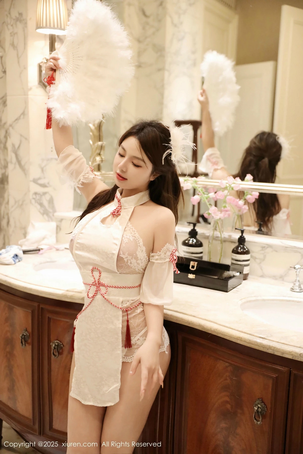 秀人集.com_[XiuRen秀人网]No.9698_模特沈思怡性感白色旗袍露白色情趣内衣秀丰腴身材完美诱惑写真61P