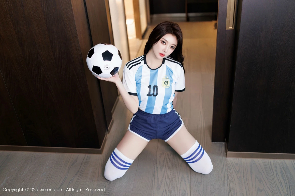 秀人集.com_[XiuRen秀人网]No.9706_女神杨晨晨Yome性感蓝色球衣配白丝袜秀丰腴身材完美诱惑写真99P